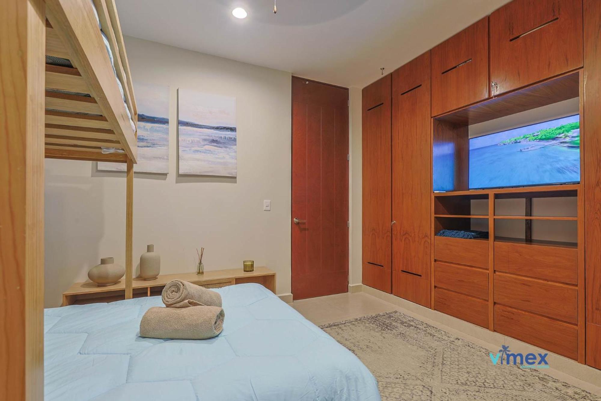 Modern Townhouse with Private Pool and BBQ Area