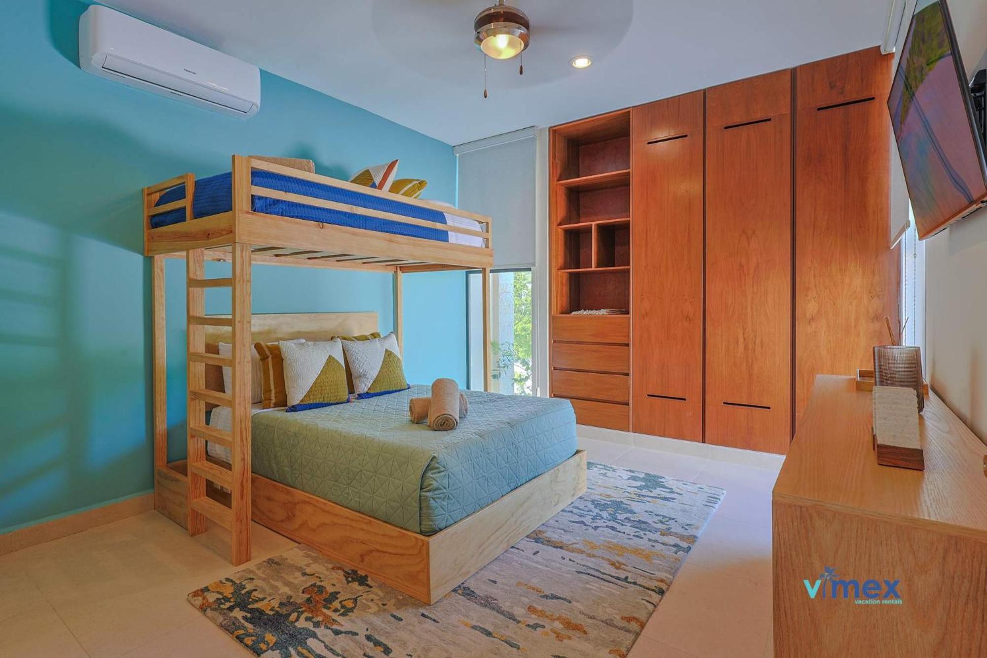 Modern Townhouse with Private Pool and BBQ Area
