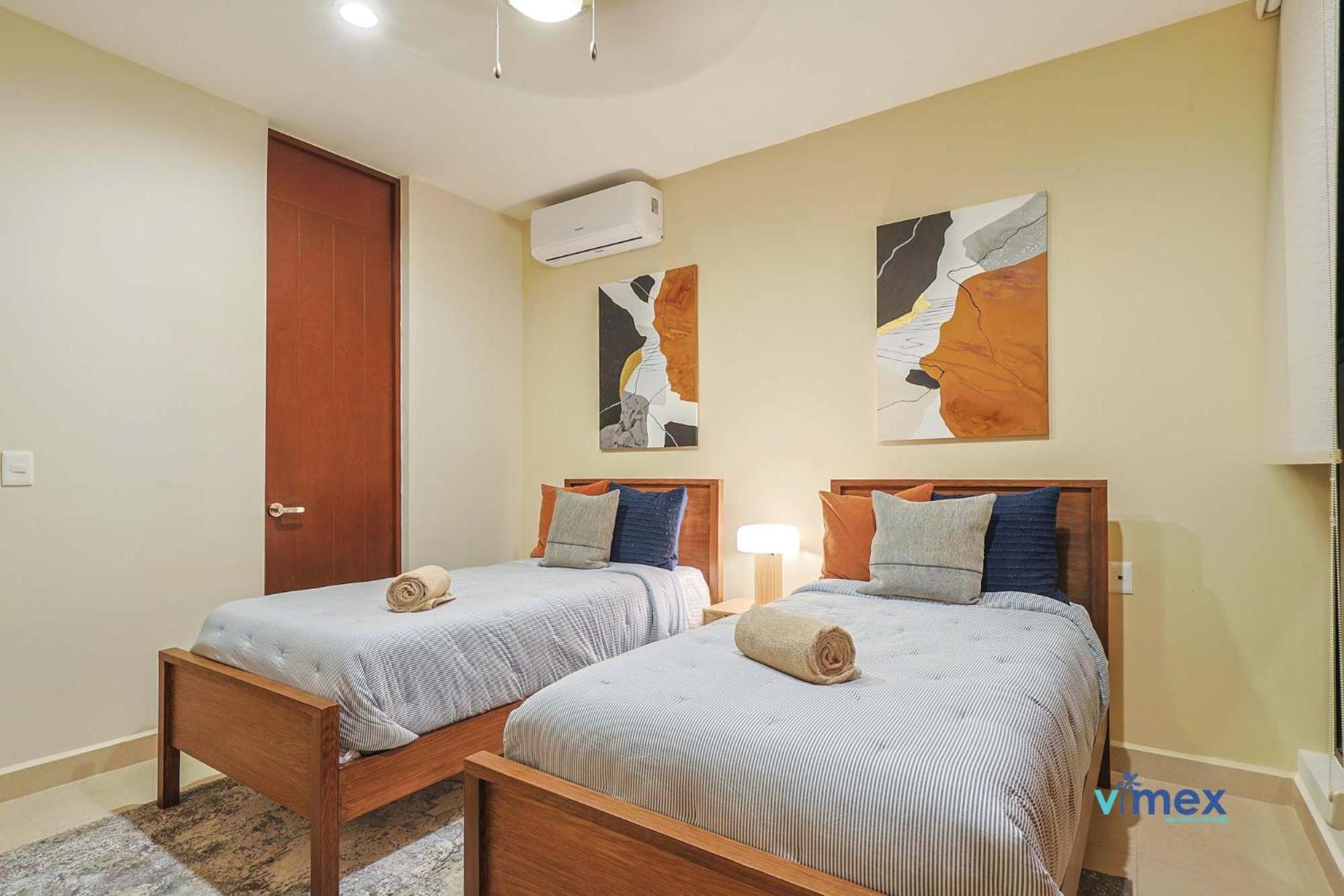 Modern Townhouse with Private Pool and BBQ Area
