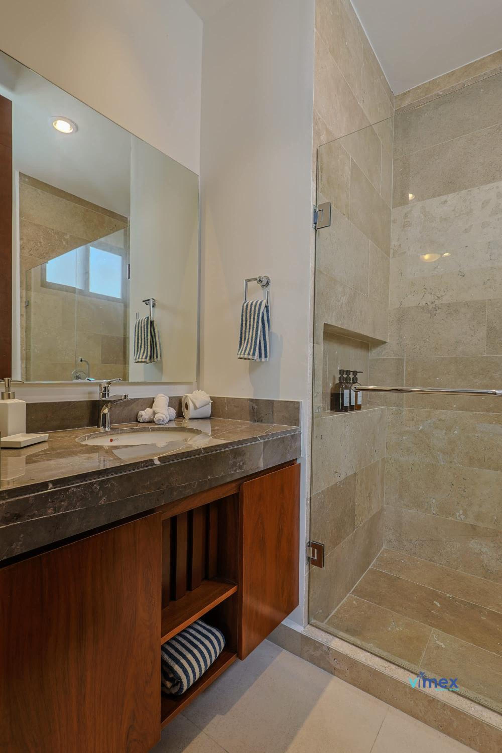 Modern Townhouse with Private Pool and BBQ Area