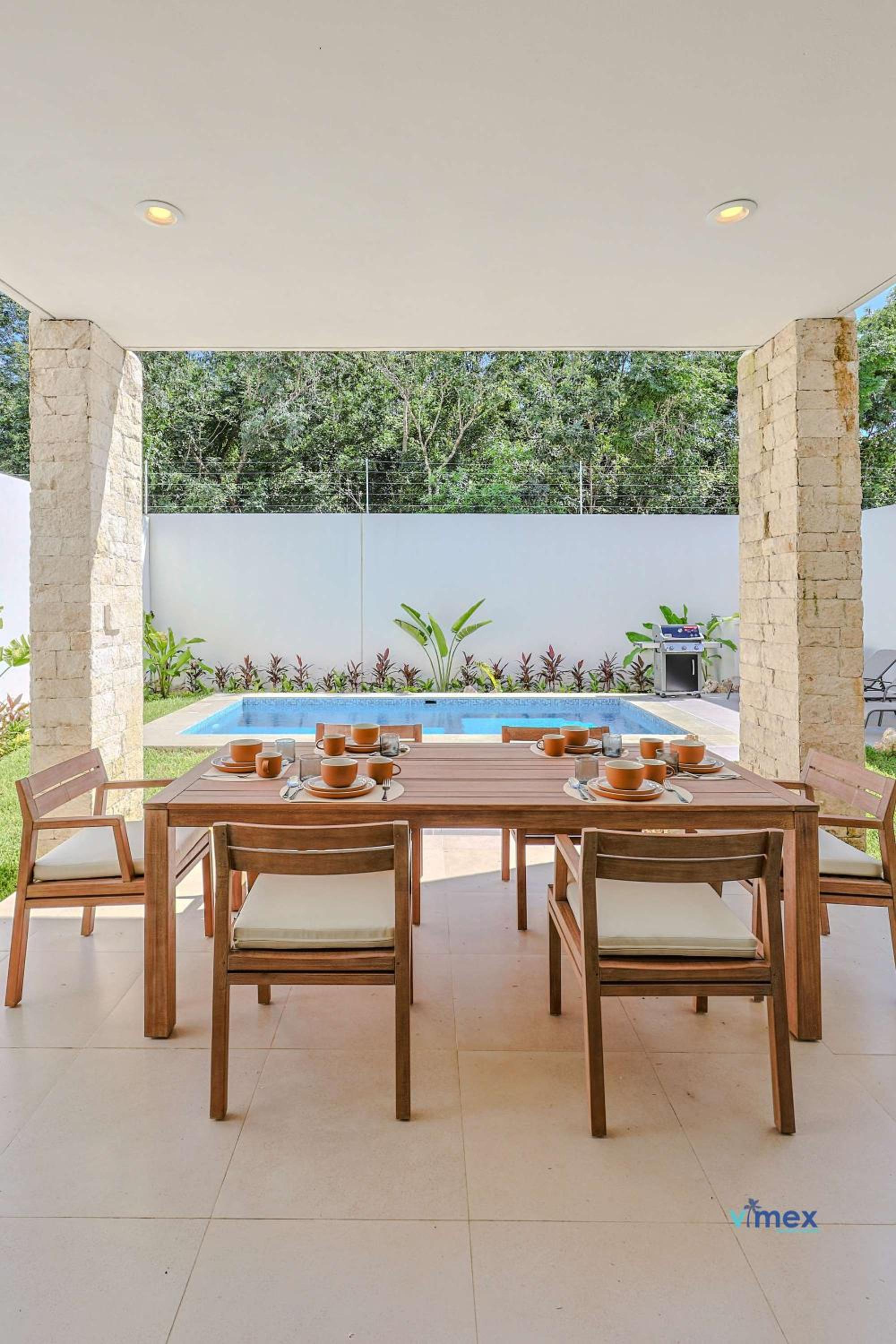Modern Townhouse with Private Pool and BBQ Area