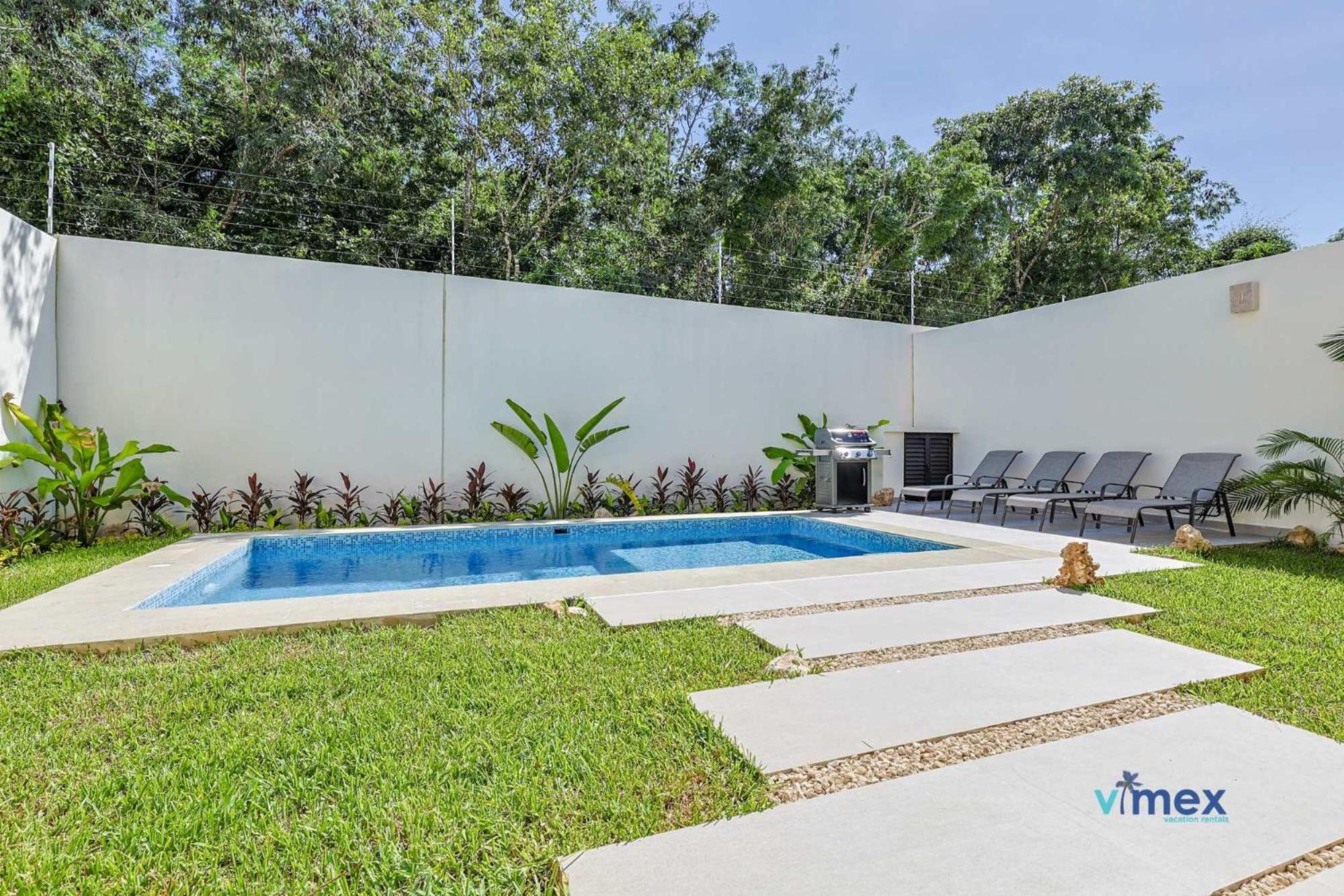 Modern Townhouse with Private Pool and BBQ Area