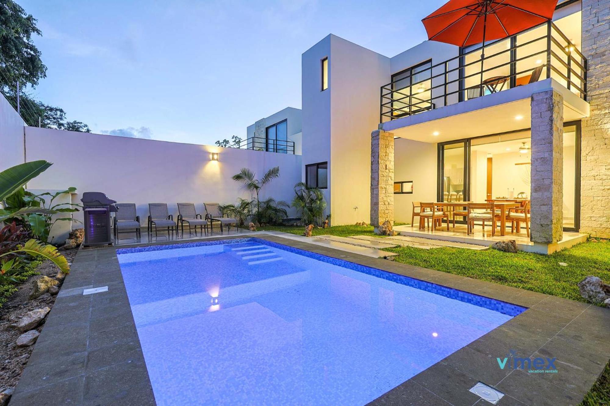 Modern Townhouse with Private Pool and BBQ Area