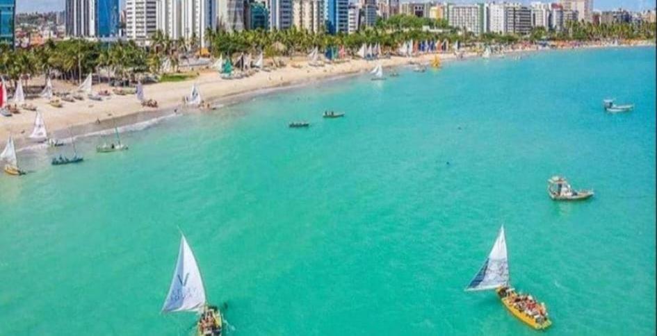 APT BEIRA MAR 2 QUARTOS e SALA CLIMATIZADO NA PONTA VERDE