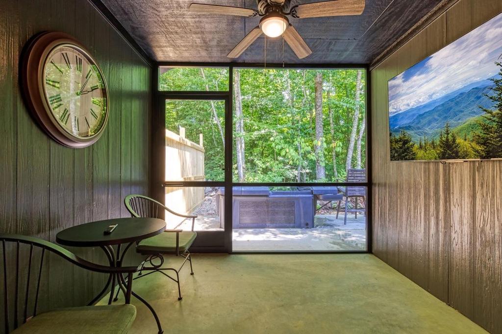 Serenity Cottage, Pickleball Court, Creek, WIFI, Mountain Views, Starting at 79
