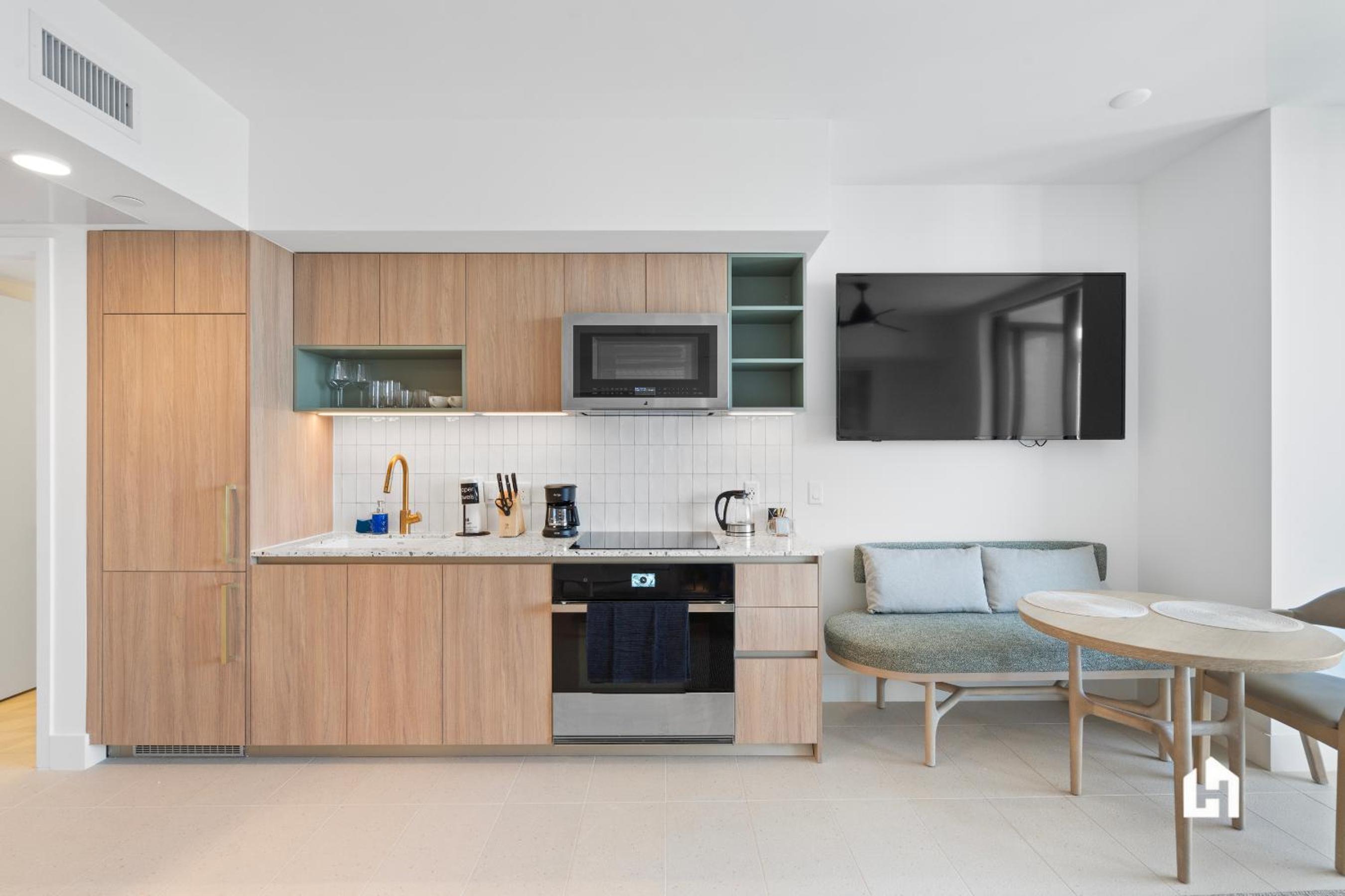 Stylish Apartments with Partial Ocean Views in Downtown!