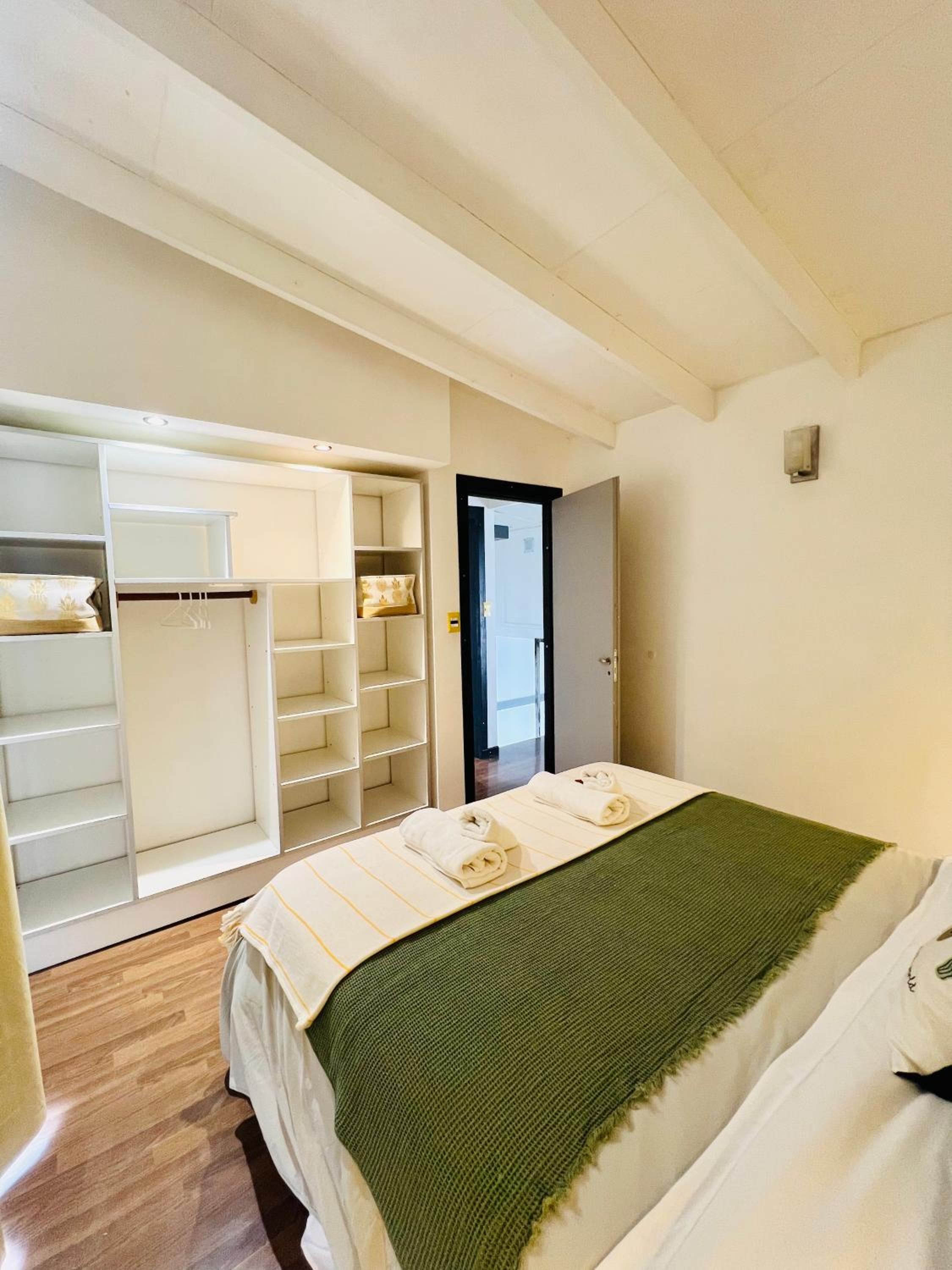 CASA YASA EN CALAFATE- Parque privado y parrilla