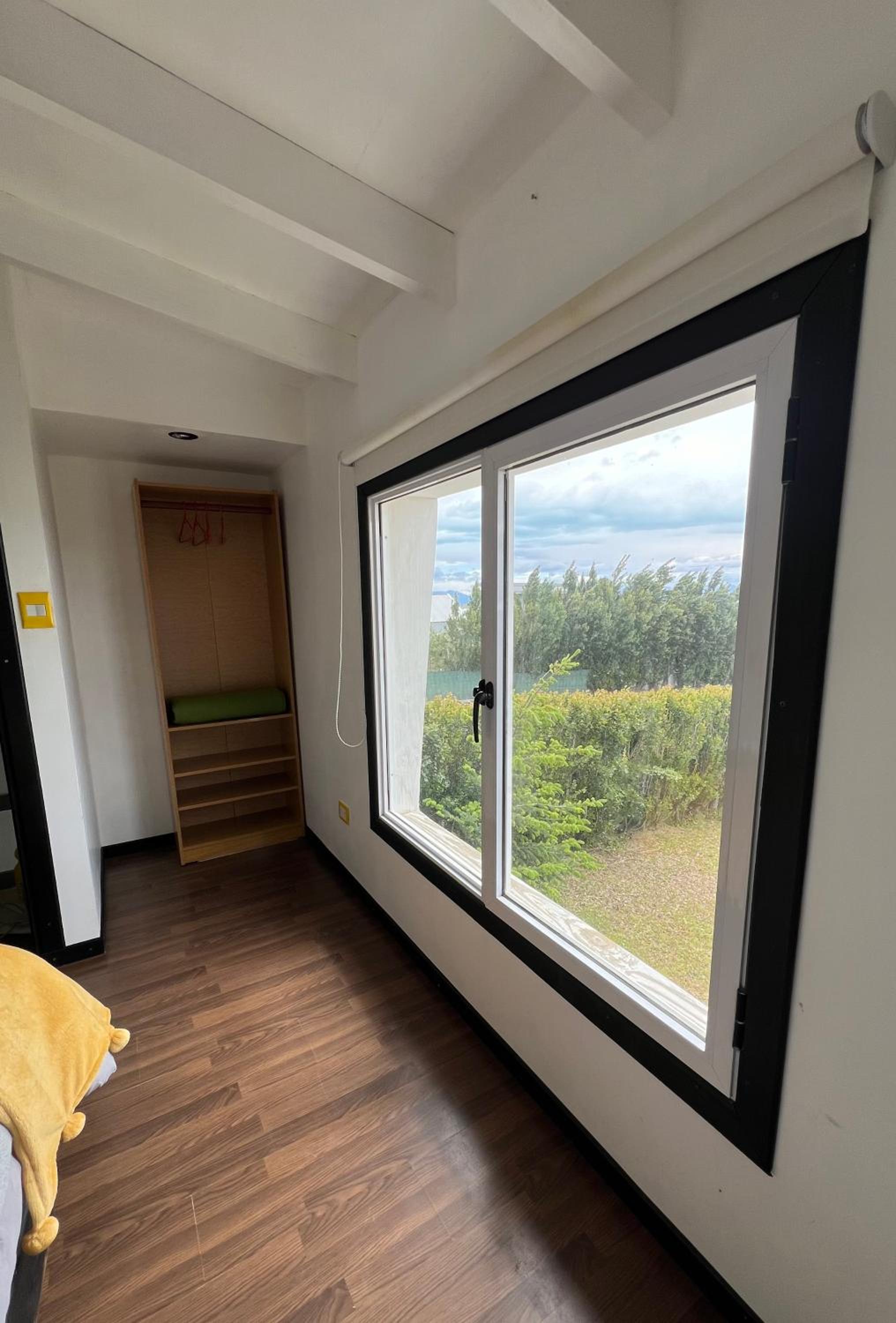 CASA YASA EN CALAFATE- Parque privado y parrilla