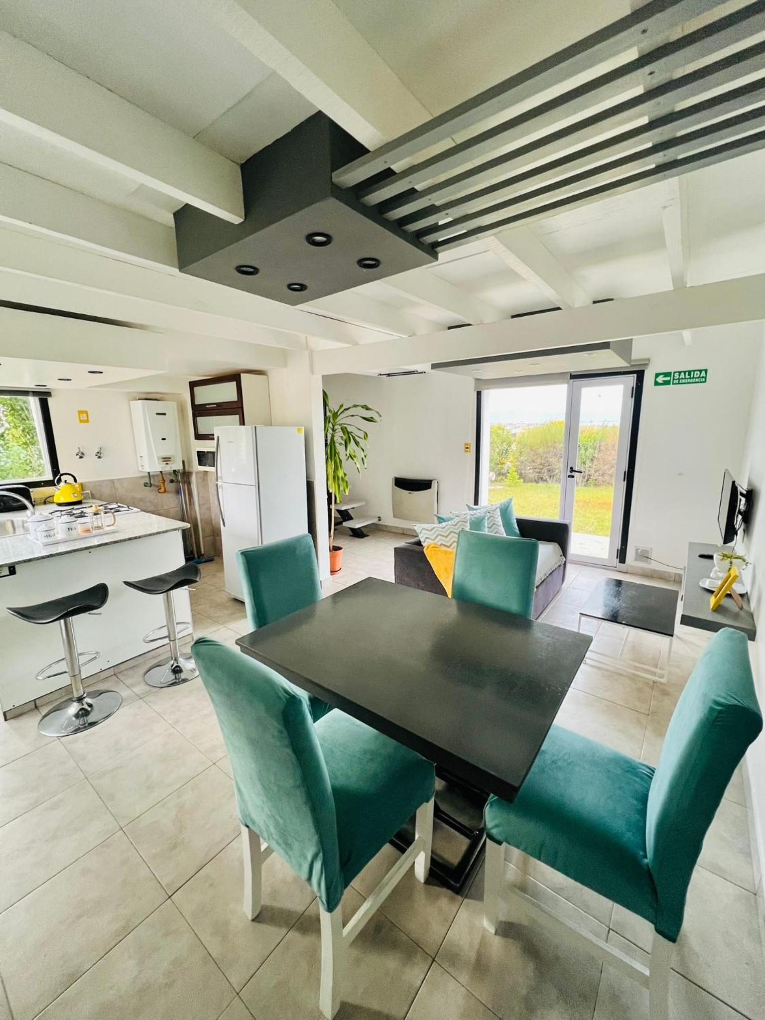 CASA YASA EN CALAFATE- Parque privado y parrilla
