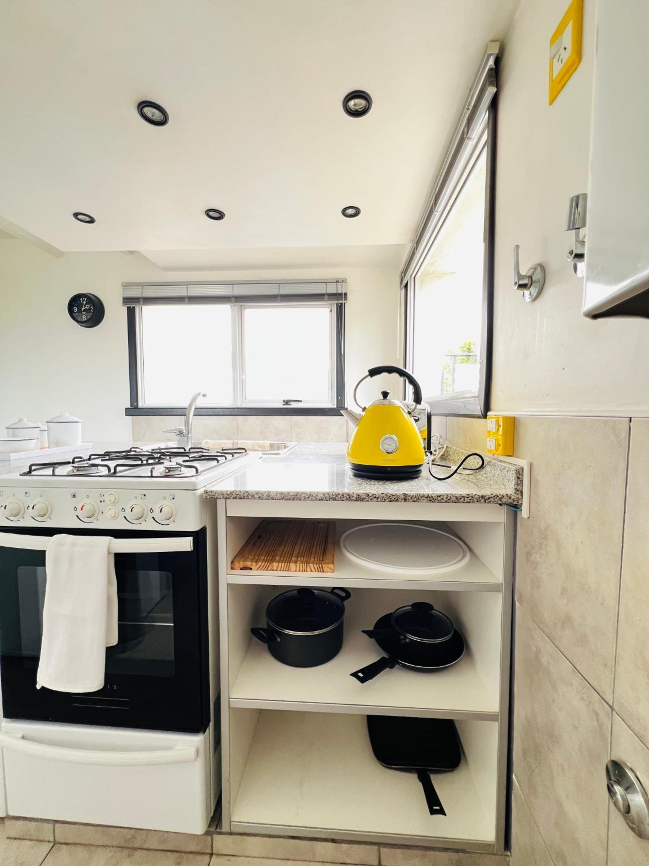 CASA YASA EN CALAFATE- Parque privado y parrilla
