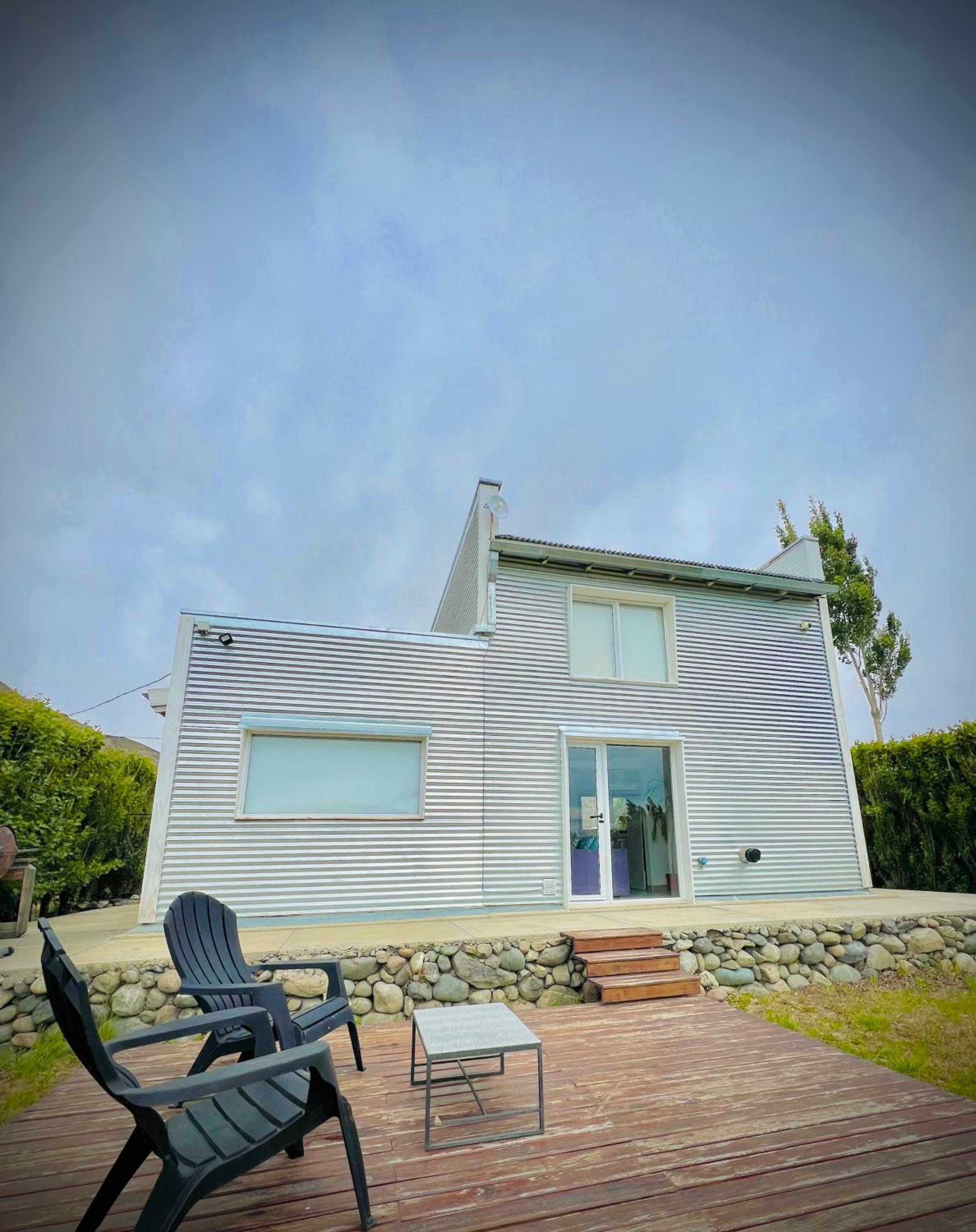 CASA YASA EN CALAFATE- Parque privado y parrilla