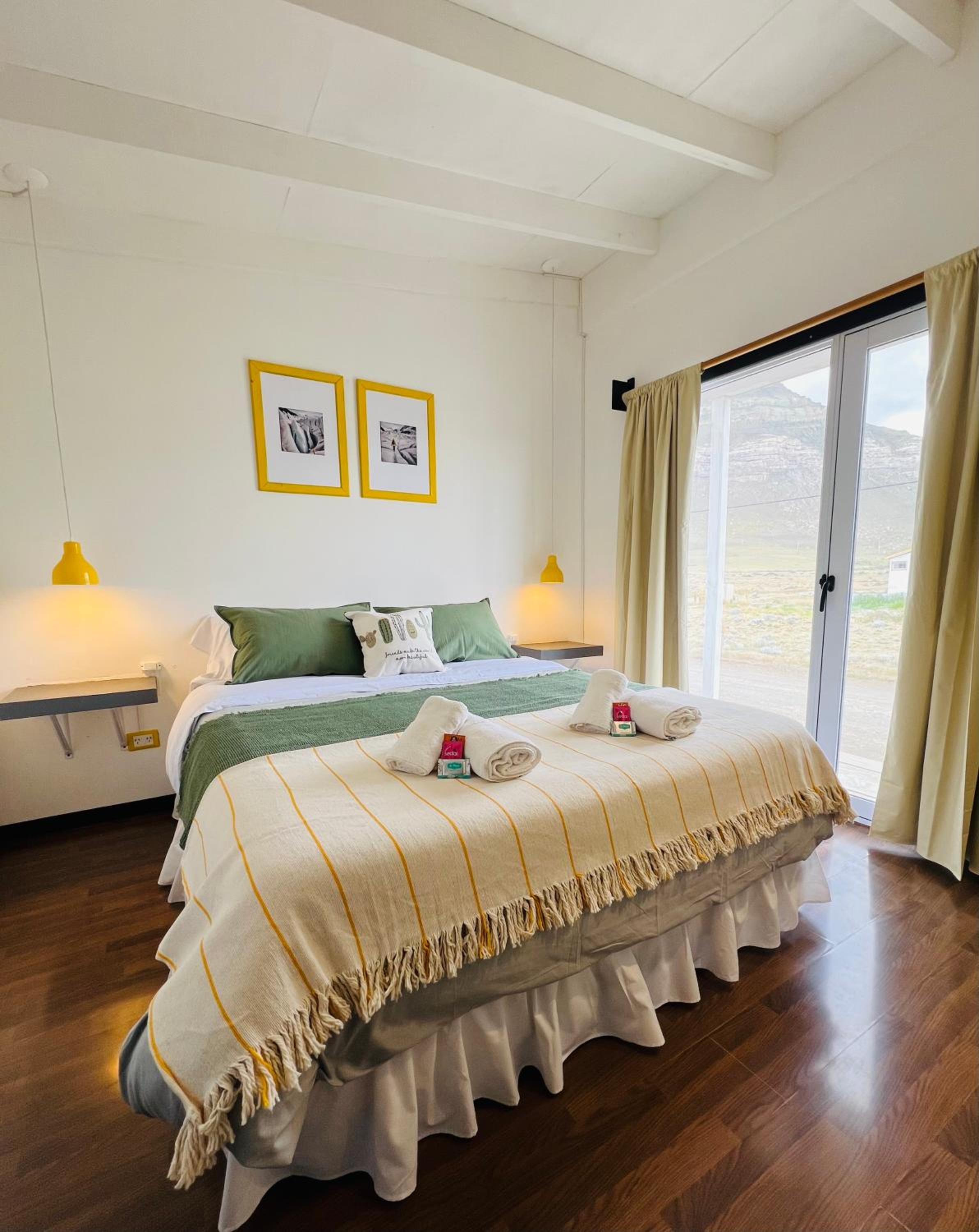 CASA YASA EN CALAFATE- Parque privado y parrilla