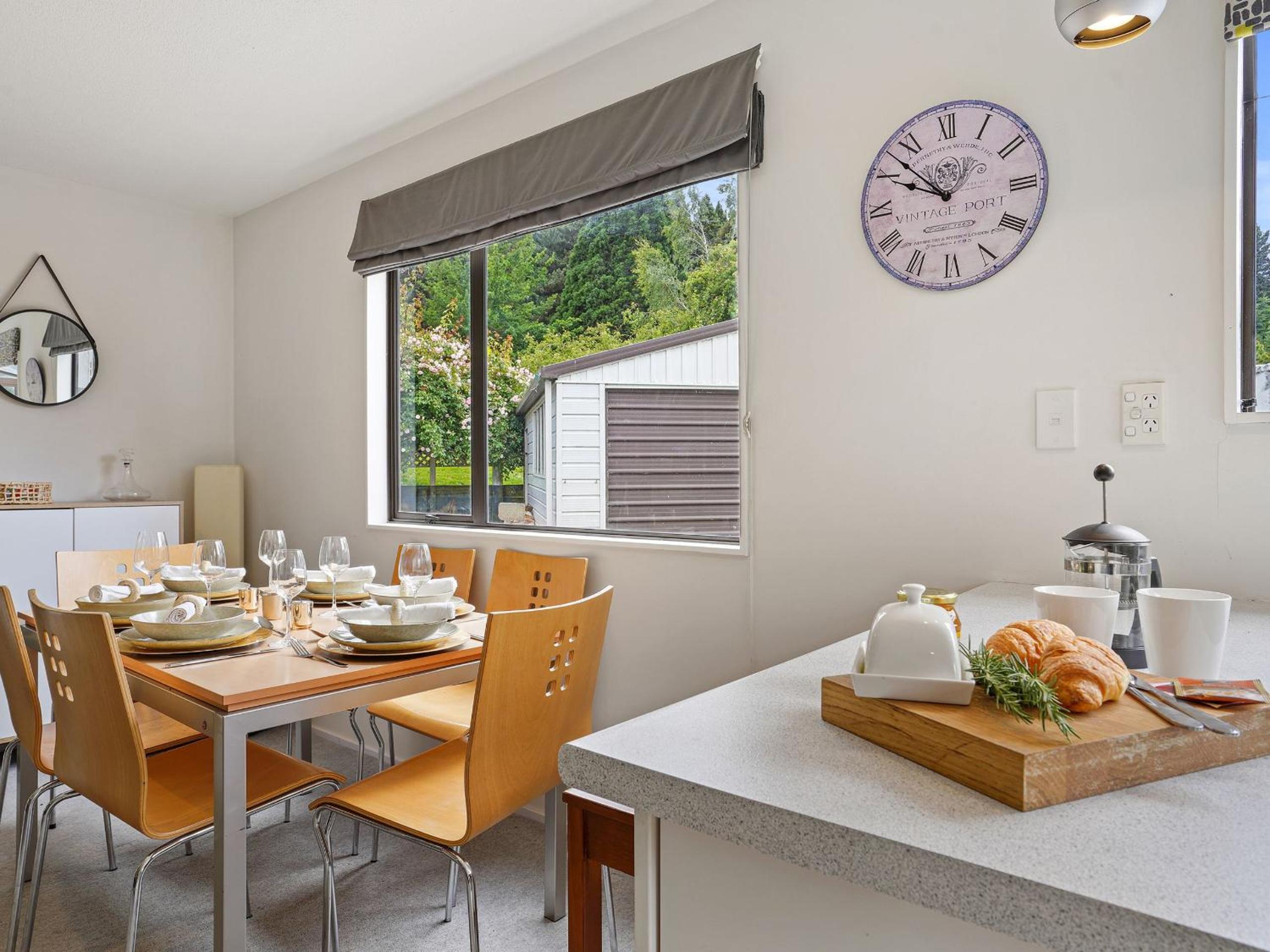Rose Cottage - Lake Coleridge Holiday Home view 4