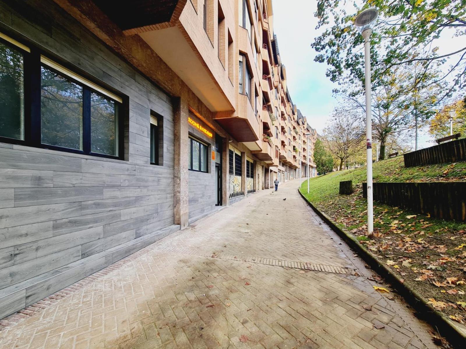 Bilbao ROOMS & KITCHEN Irala view 4