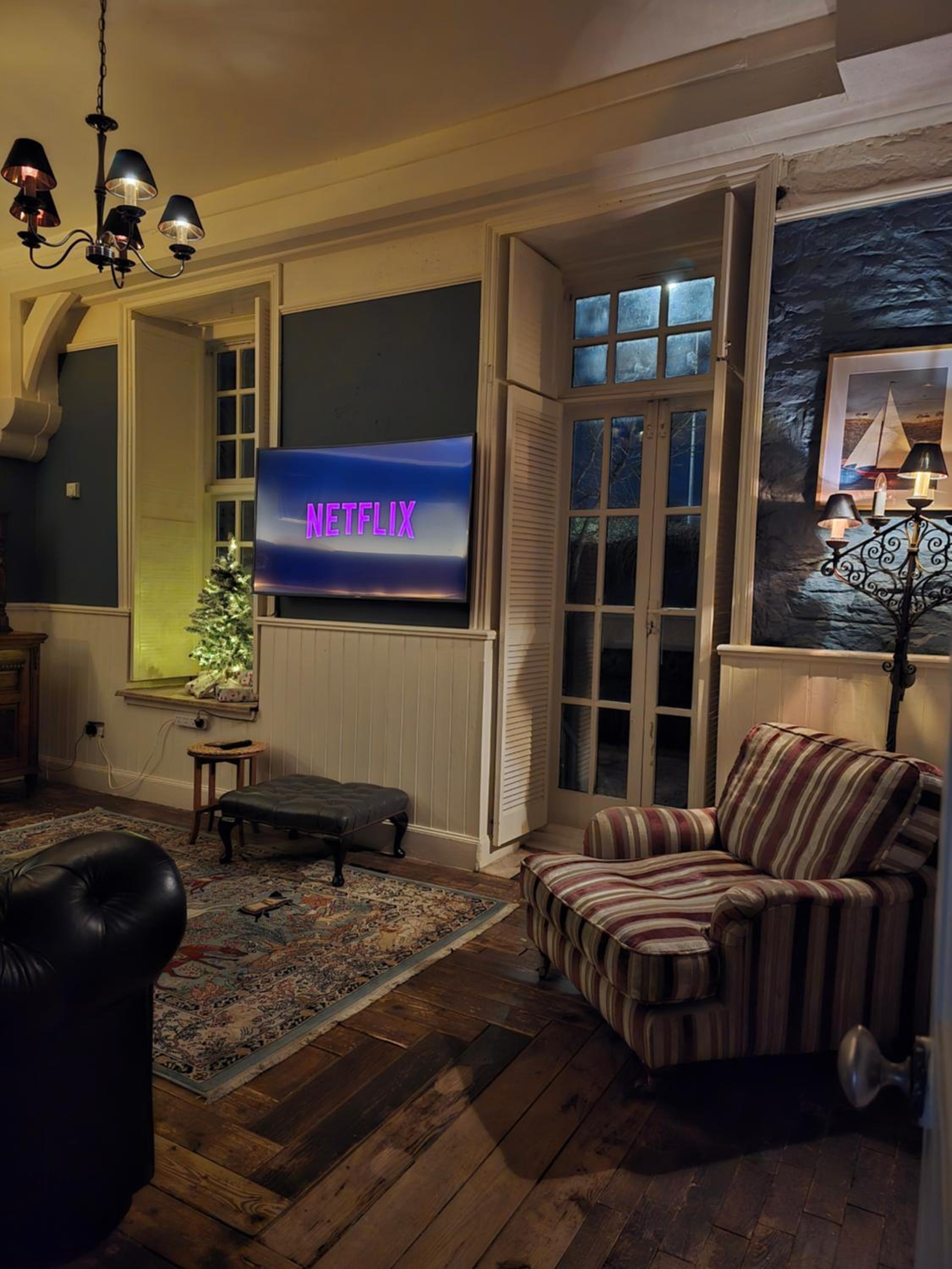 Unique Cardiff Centre couples retreat, 1 bed maisonette