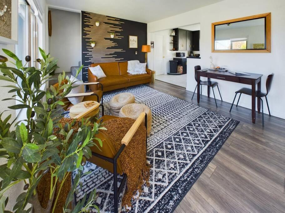 Albany Vacations - OSU Retro Cottage Retreat in PNW - Property Image 1