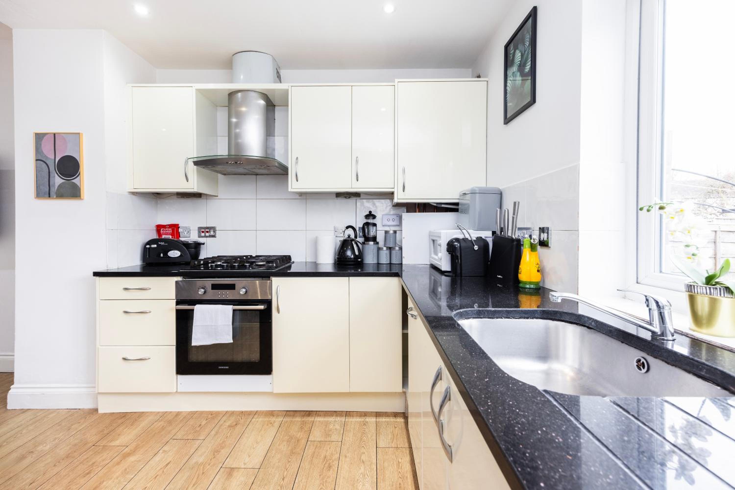 2 Bed Ground Floor Apartment in Croydon, 20 Percent OFF By AV Stays Croydon view 3