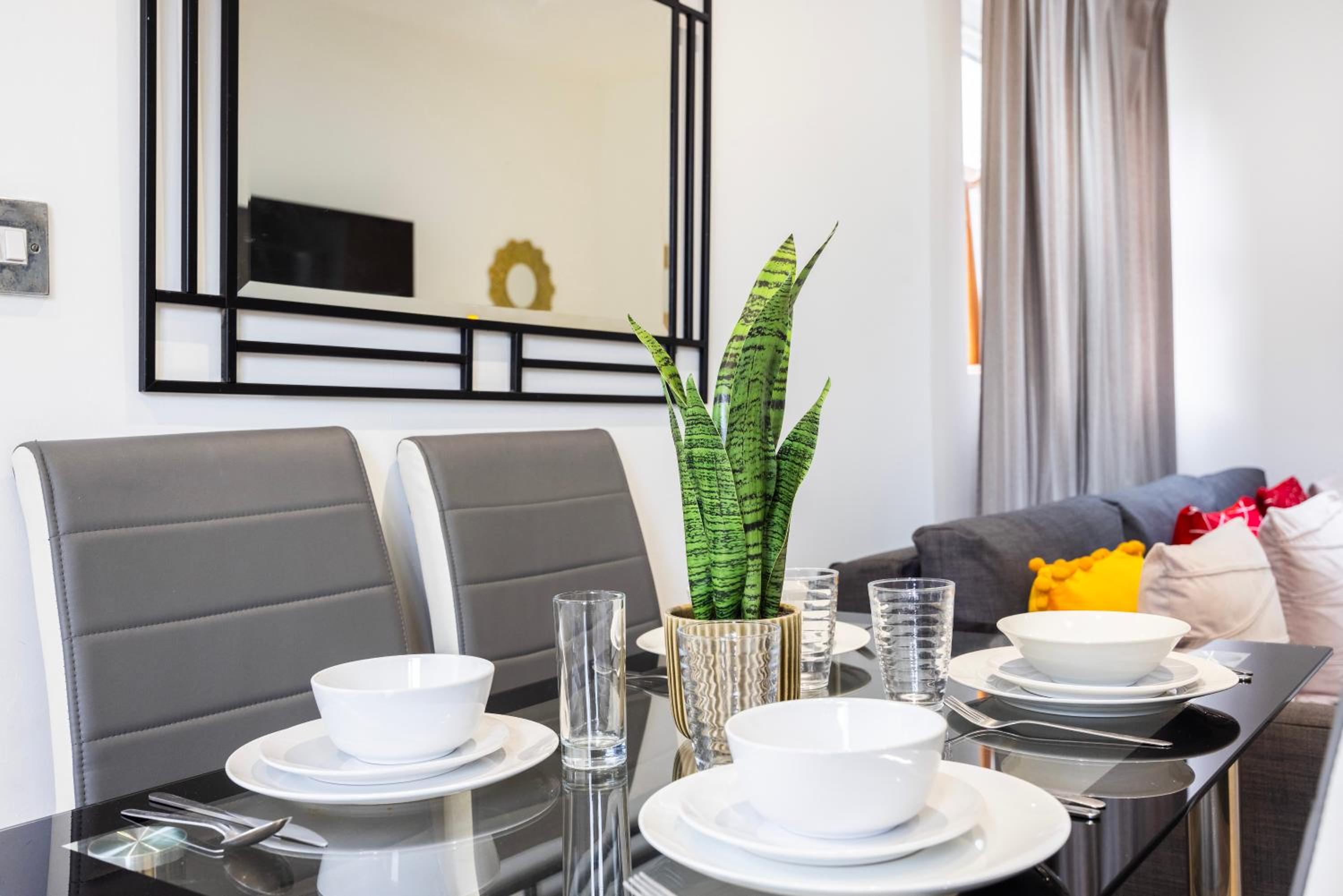 2 Bed Ground Floor Apartment in Croydon, 20 Percent OFF By AV Stays Croydon view 4