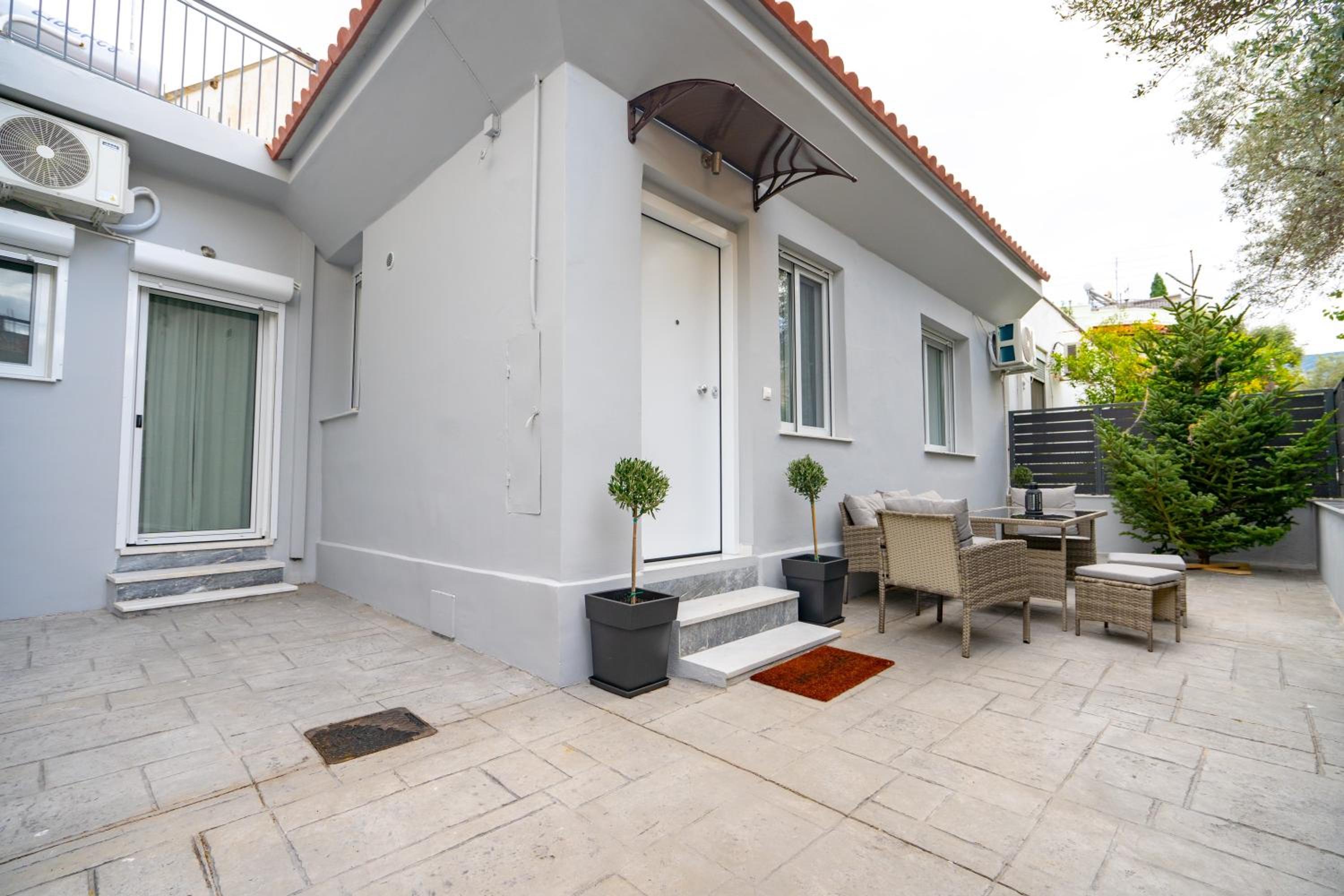 Odysseas Palace in Athens
