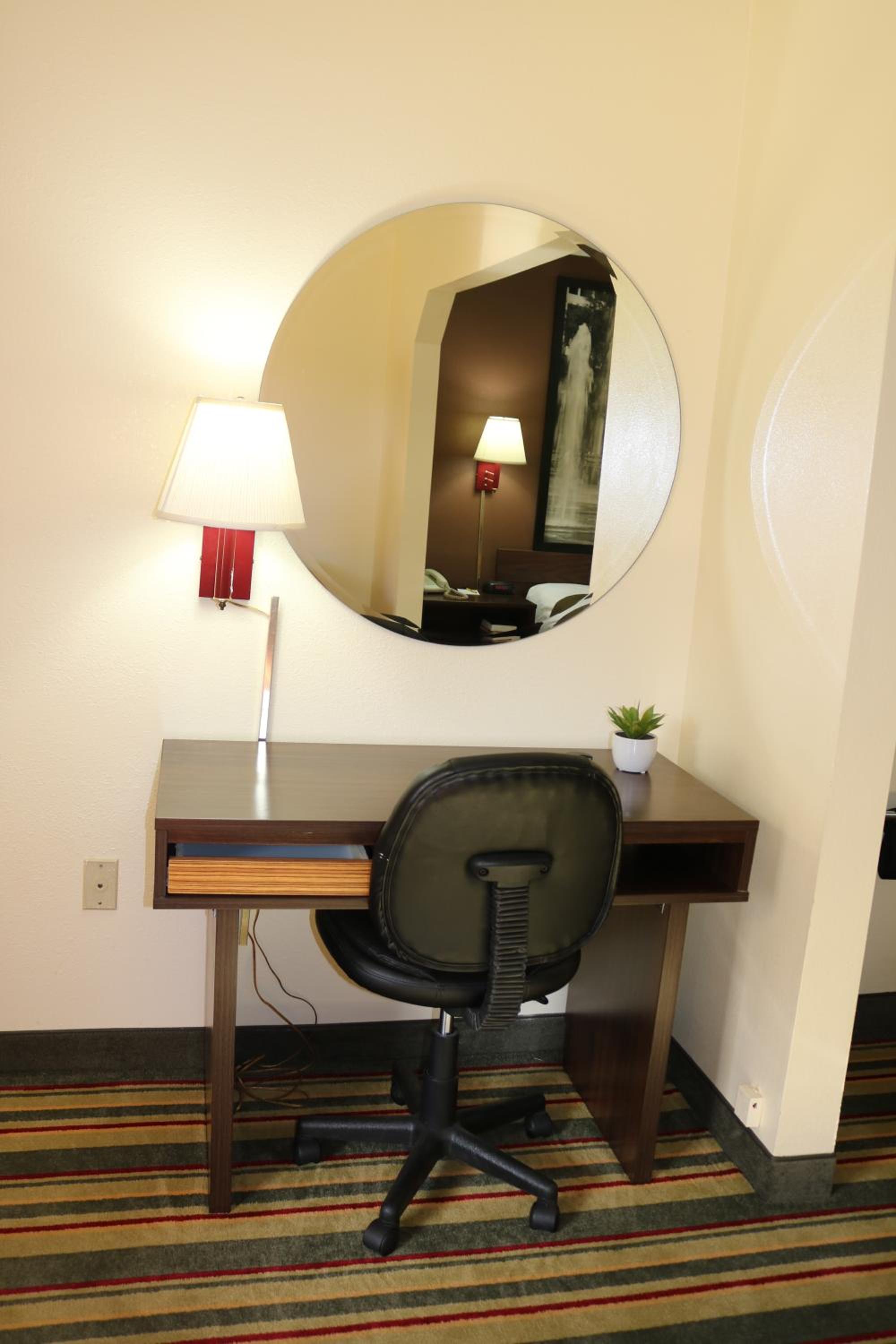 Dublin Vacations - Super 8 by Wyndham Dublin - Property Image 1