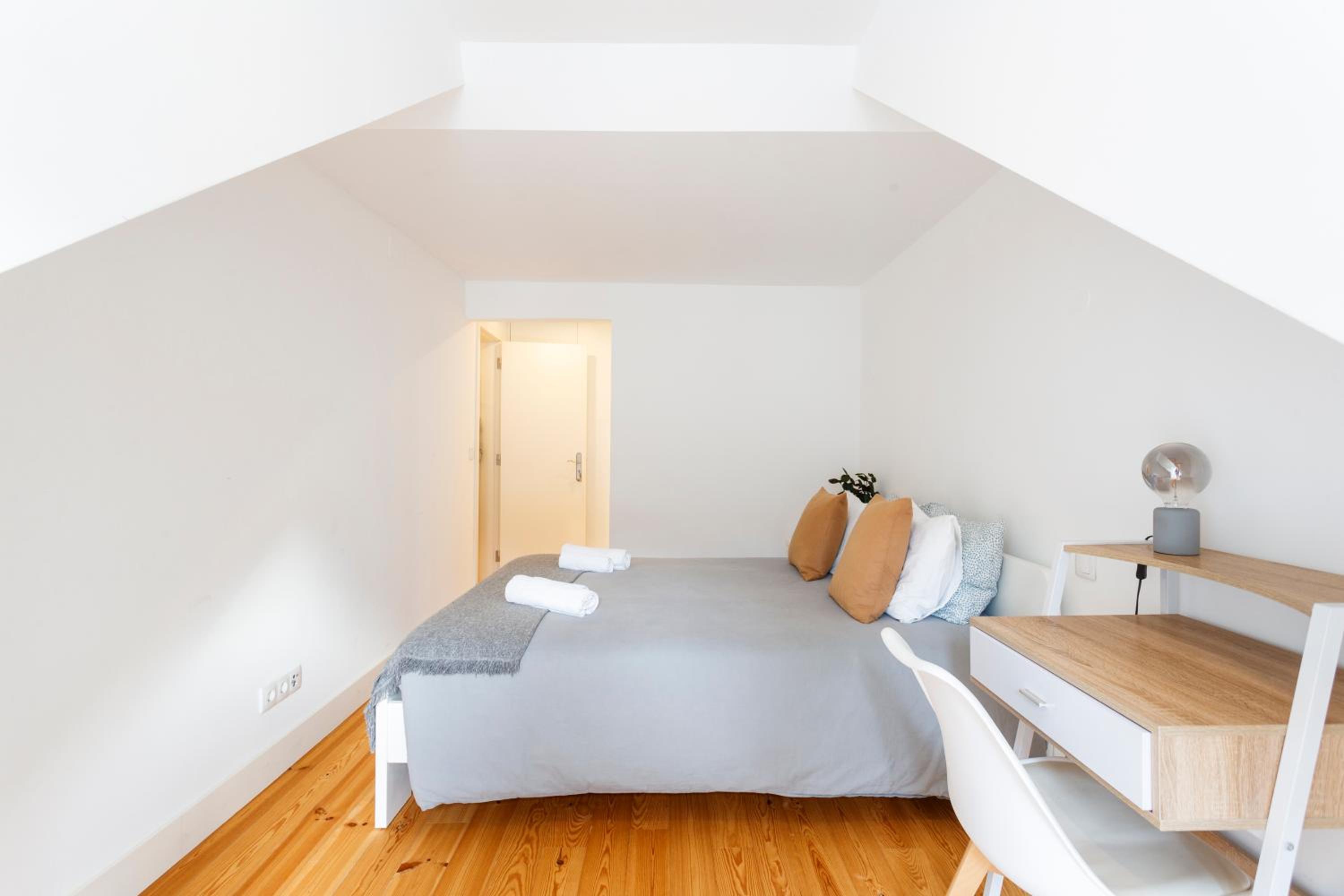 Suite in Cozy Apartment in Chiado in Shared House view 5