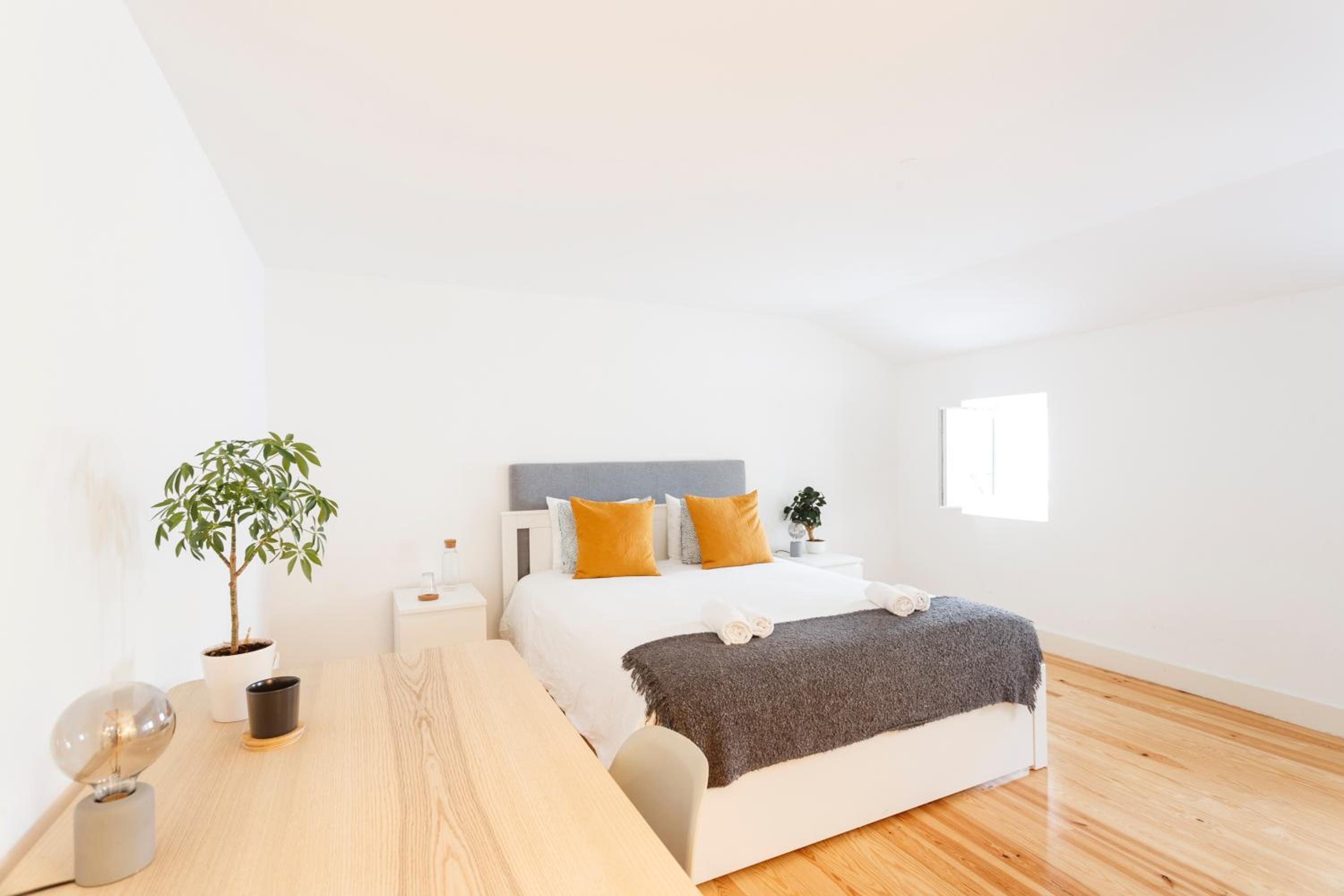 Suite in Cozy Apartment in Chiado in Shared House view 3