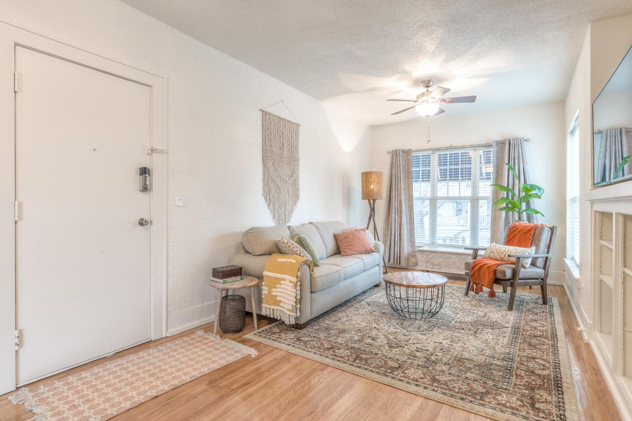 Carson Flats Apt 3 - 1BR Near BOK, OSU Med, Dtwn view 5