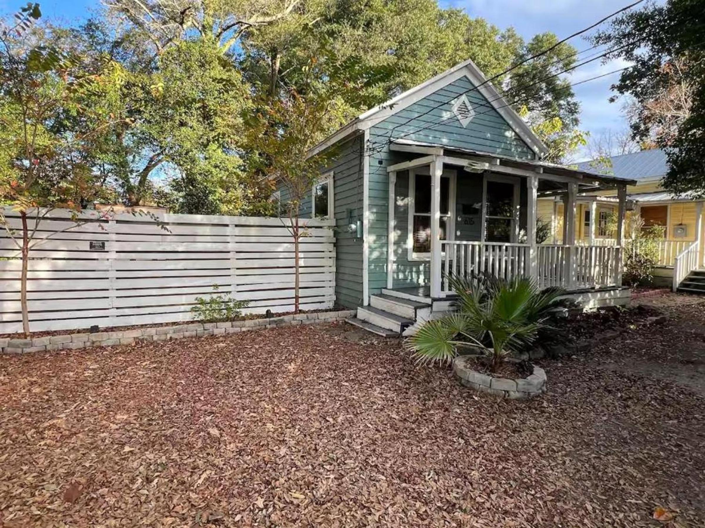 Historic Little Bungalow in Eclectic Neighborhood Downtown
