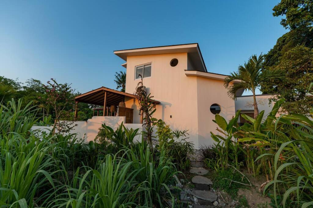 Villa Cat & Fish - Monthly 2 BR Tumbak Bayuh