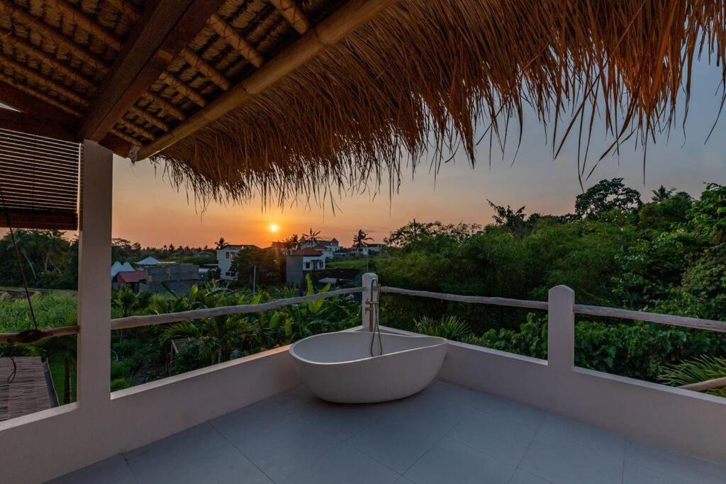 Villa Cat & Fish - Monthly 2 BR Tumbak Bayuh