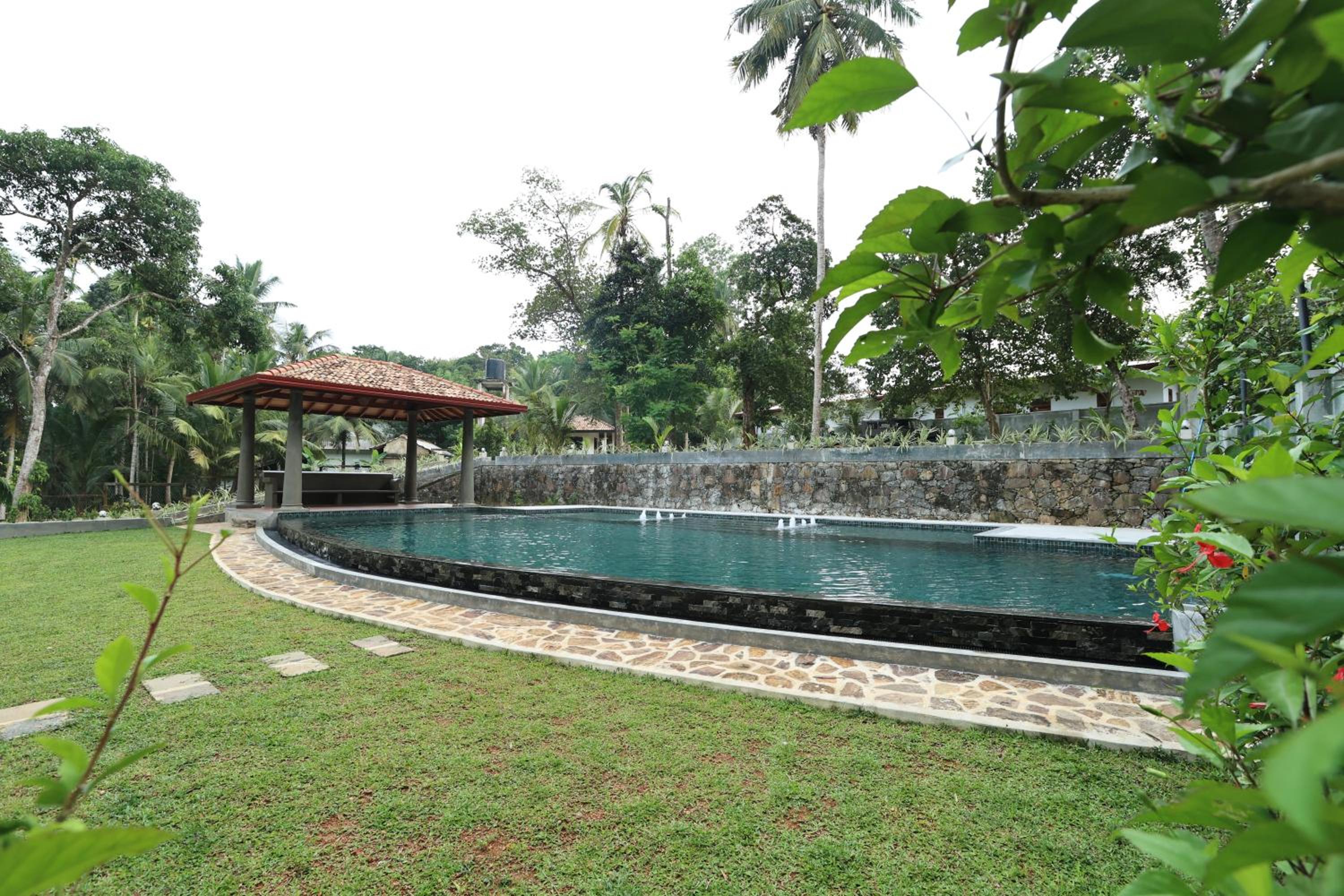 Villa Grove Shadow view 2