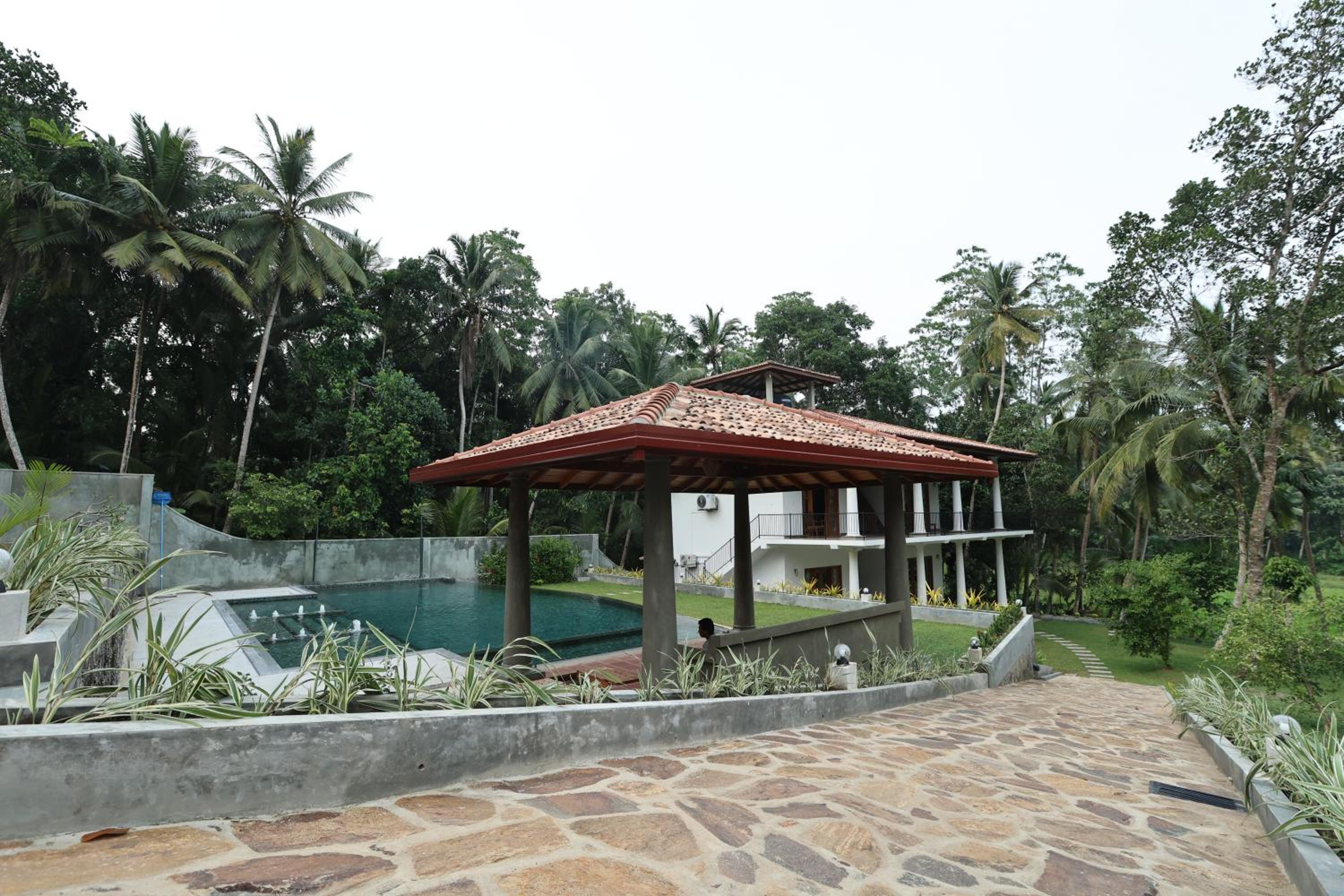 Villa Grove Shadow view 3