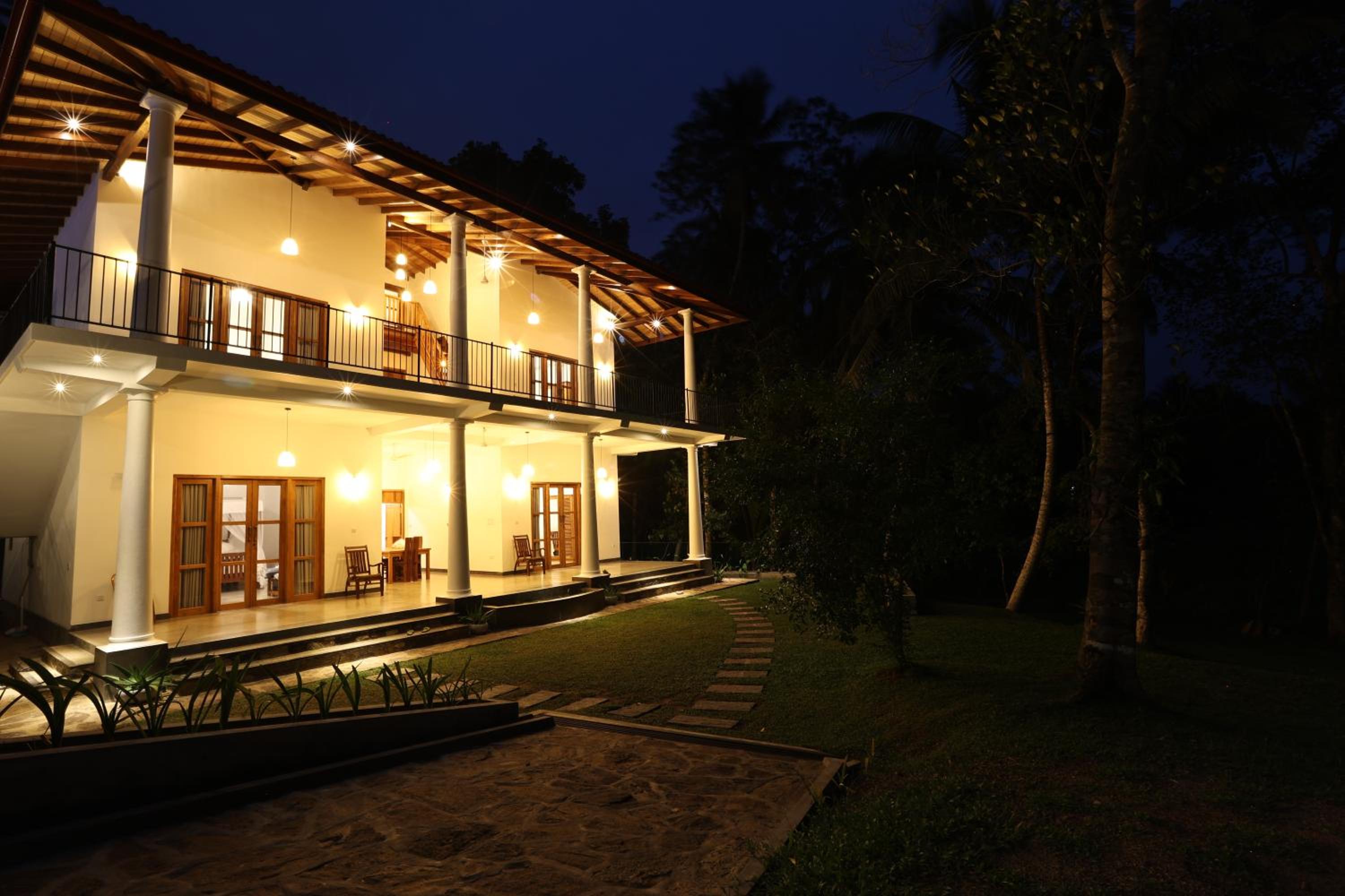 Villa Grove Shadow view 4