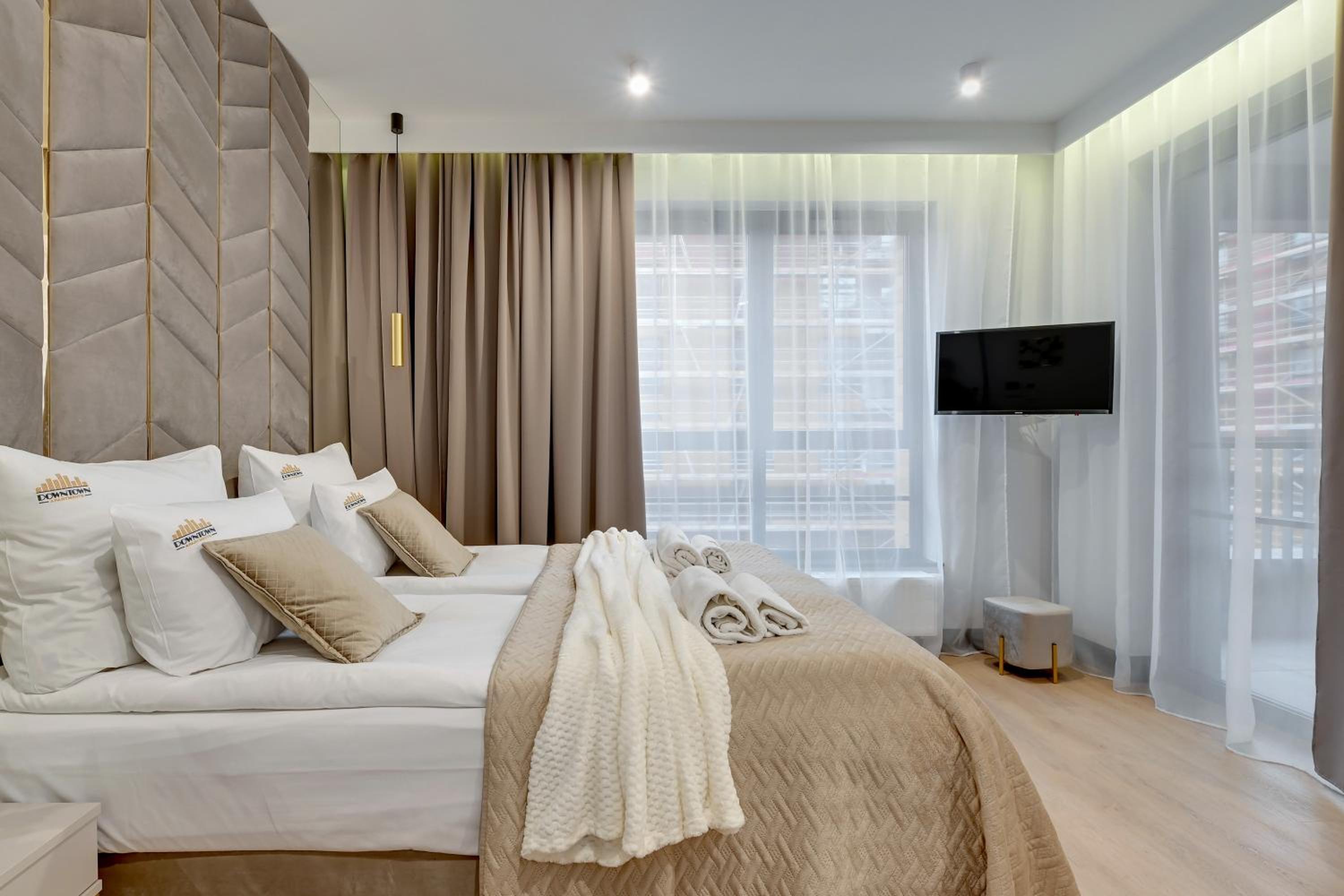 DOKI Living & Foodhall by Downtown Apartments