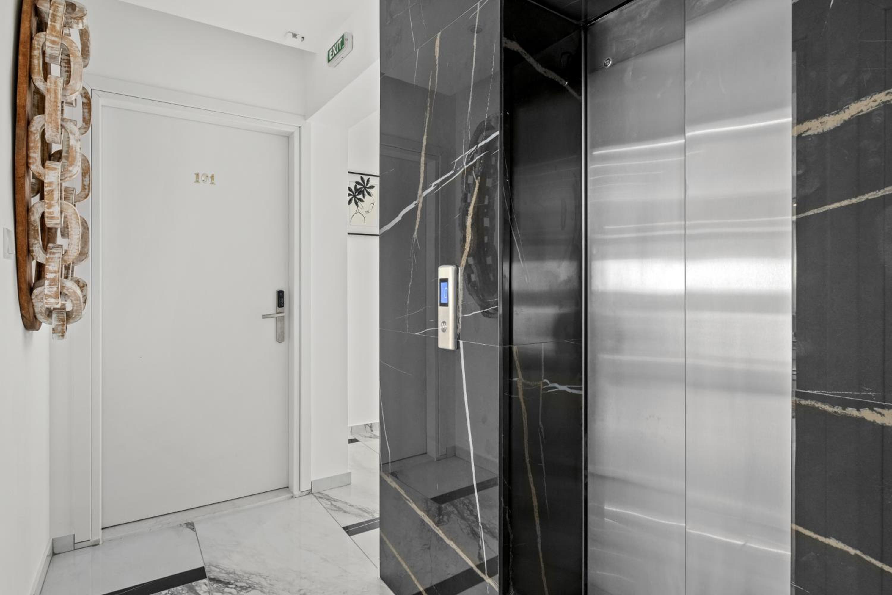 Lazuli Hermes Apartments
