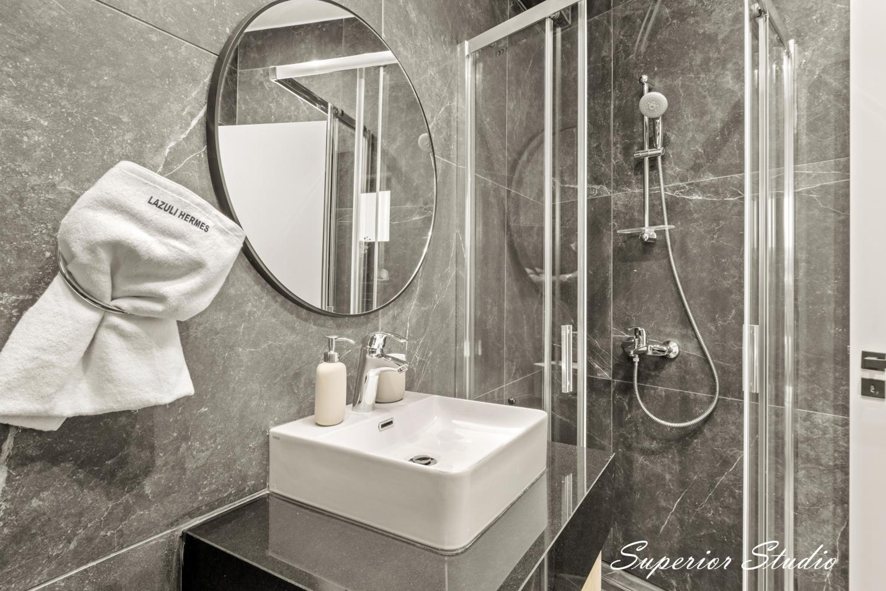 Lazuli Hermes Apartments