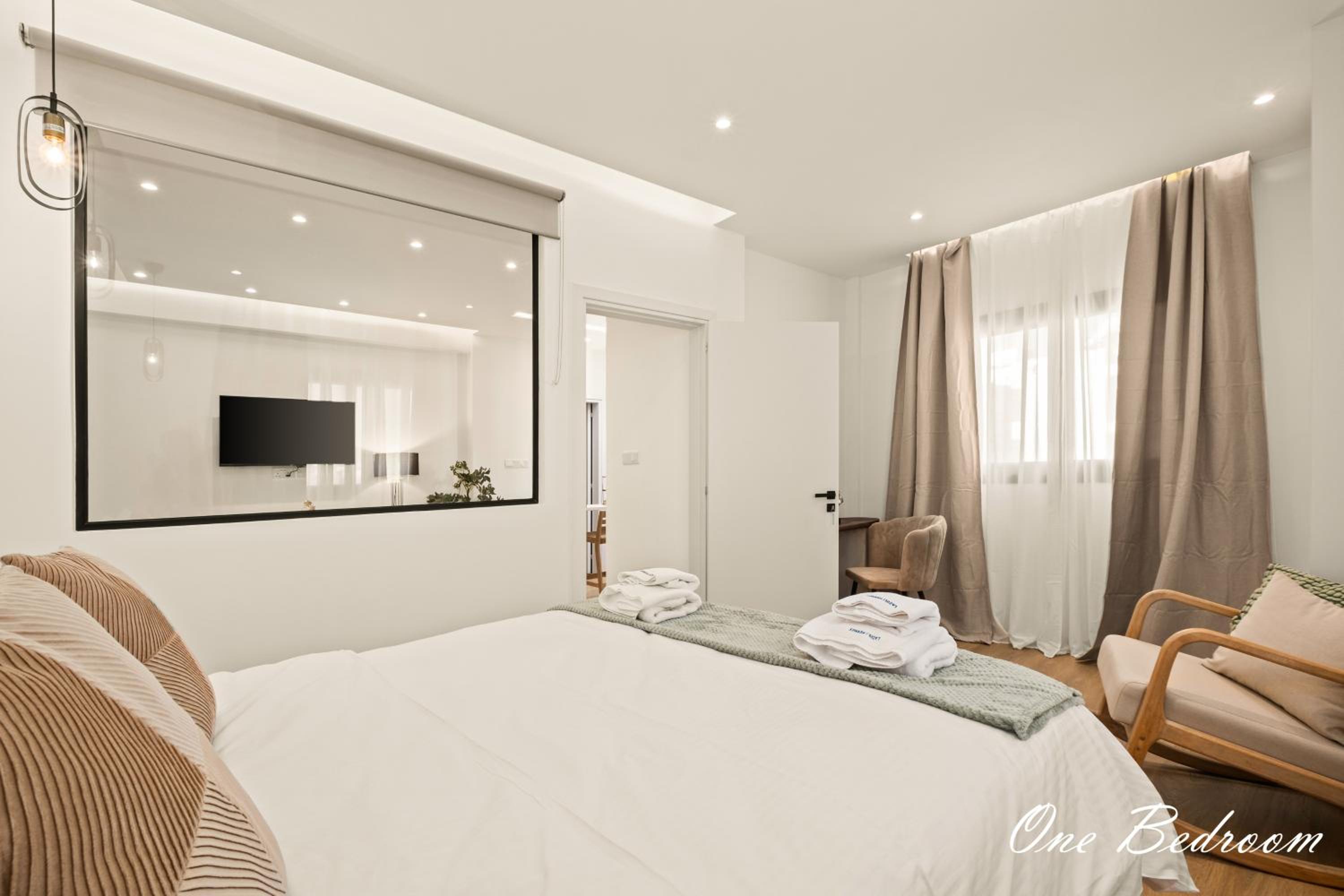 Lazuli Hermes Apartments