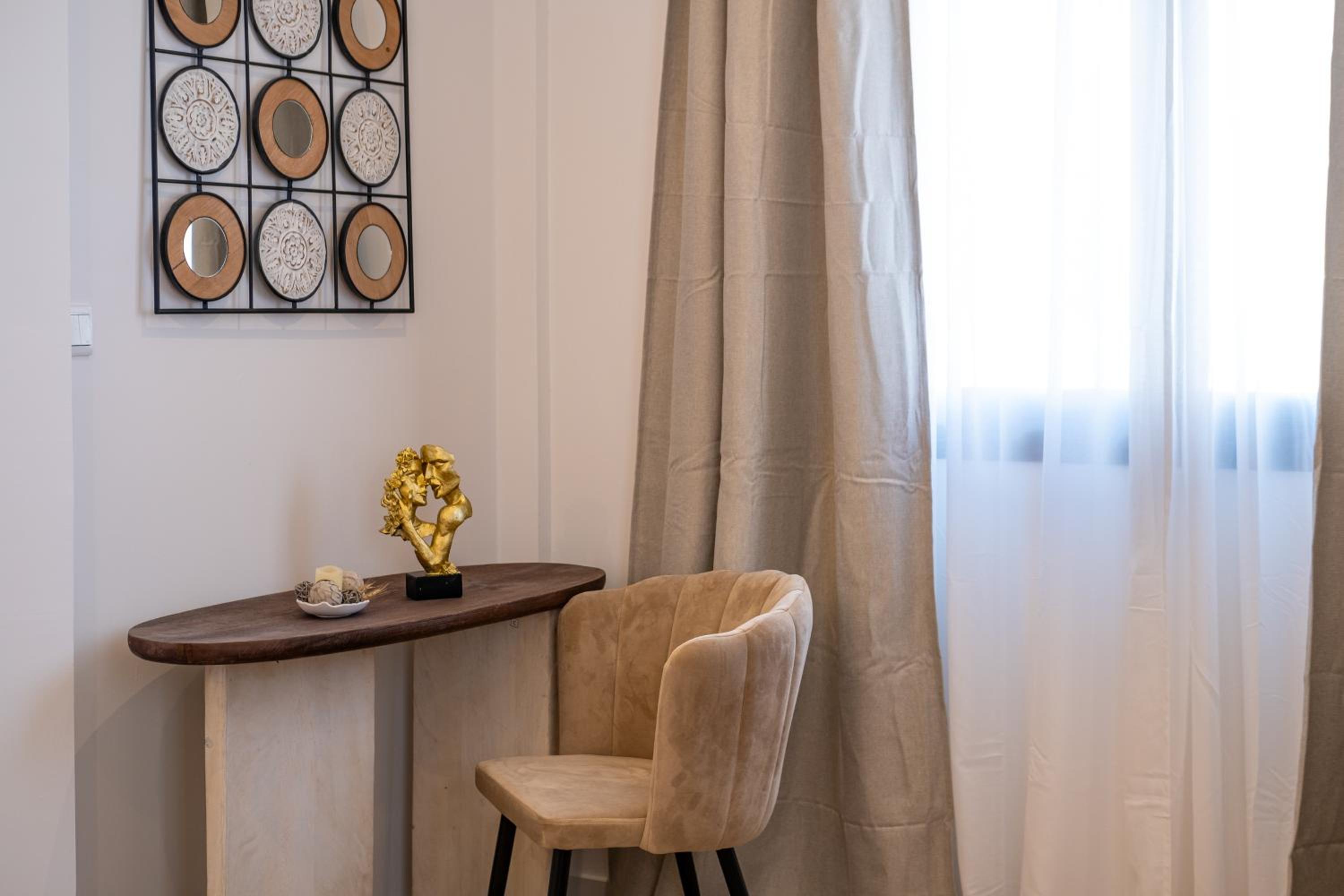 Lazuli Hermes Apartments