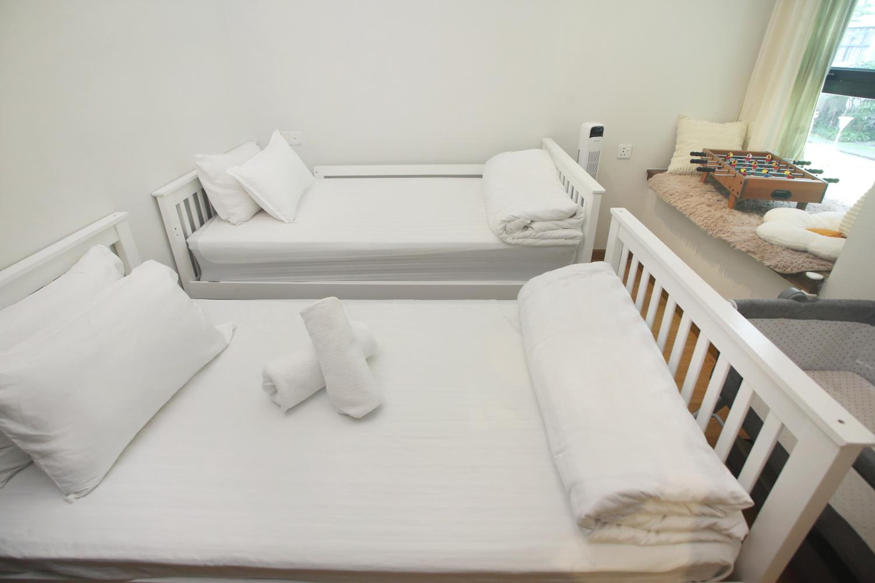 Kid-Loving Poolside Haven - 2BR - Netflix - Games