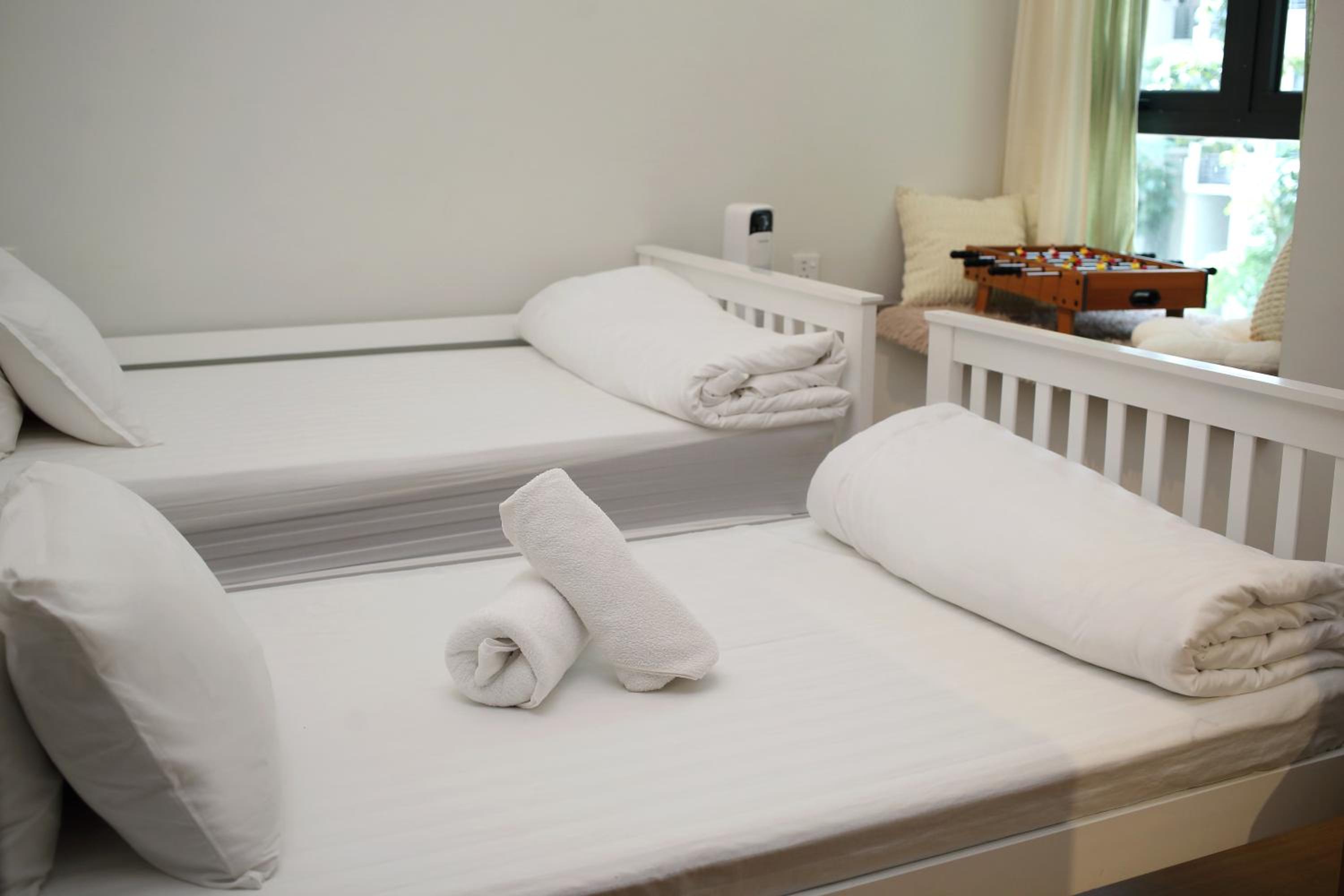 Kid-Loving Poolside Haven - 2BR - Netflix - Games