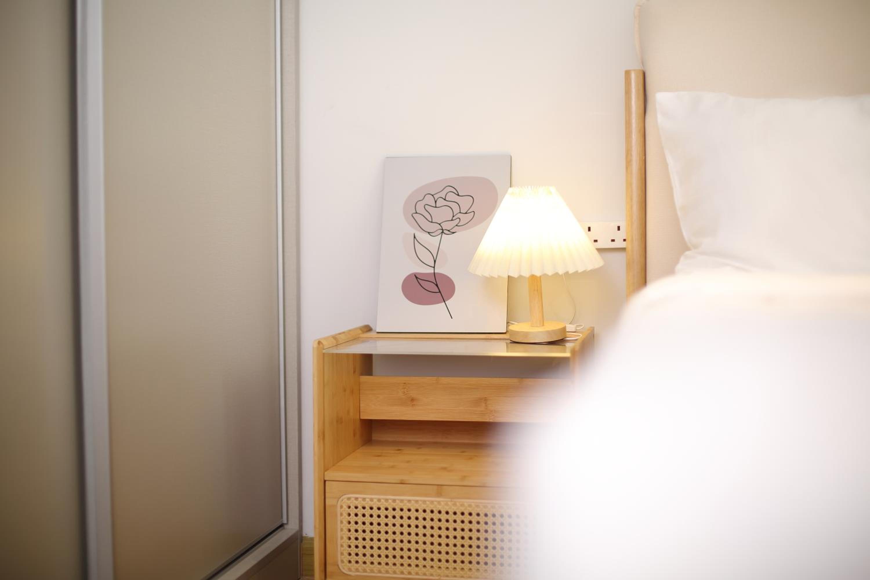 Kid-Loving Poolside Haven - 2BR - Netflix - Games