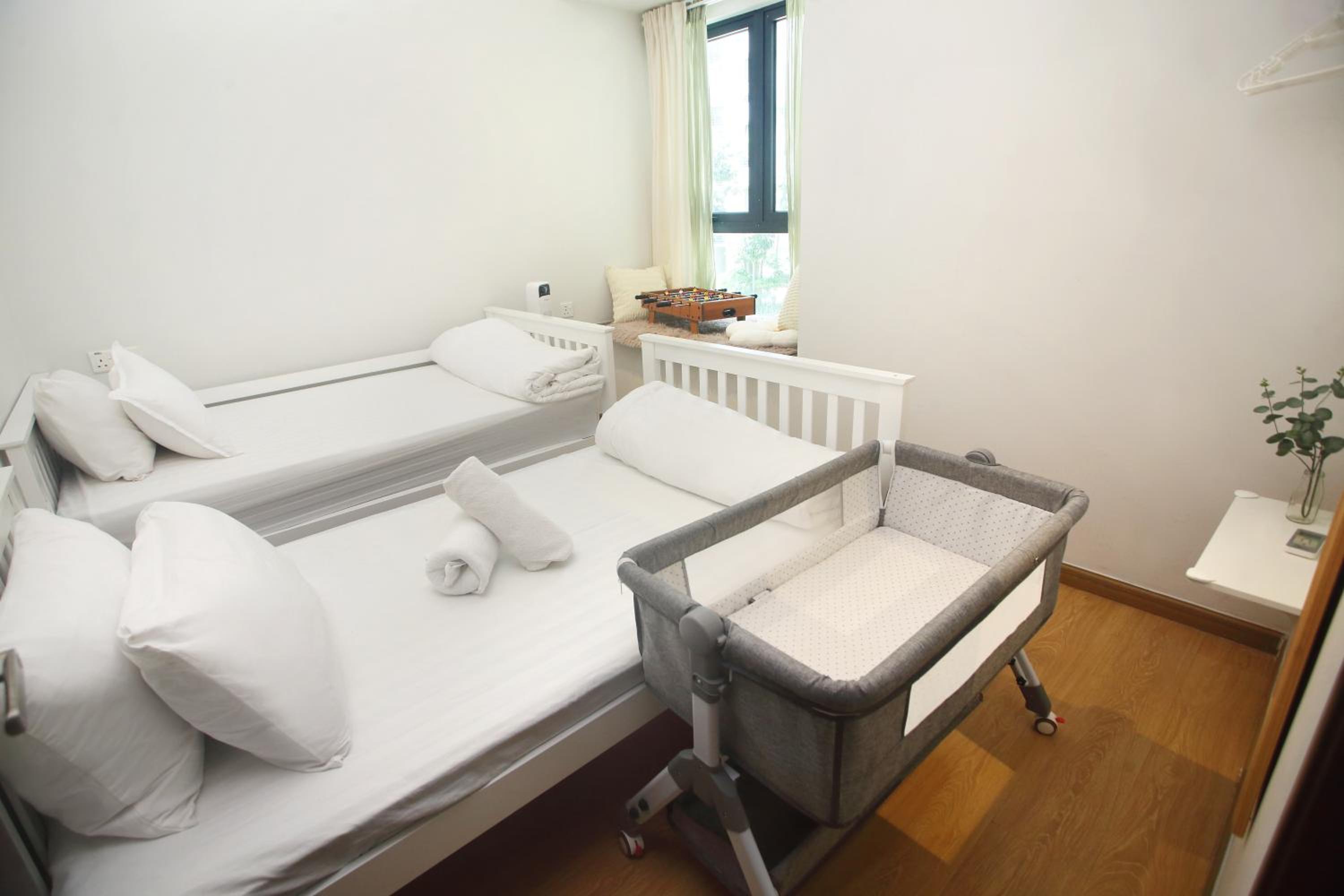Kid-Loving Poolside Haven - 2BR - Netflix - Games