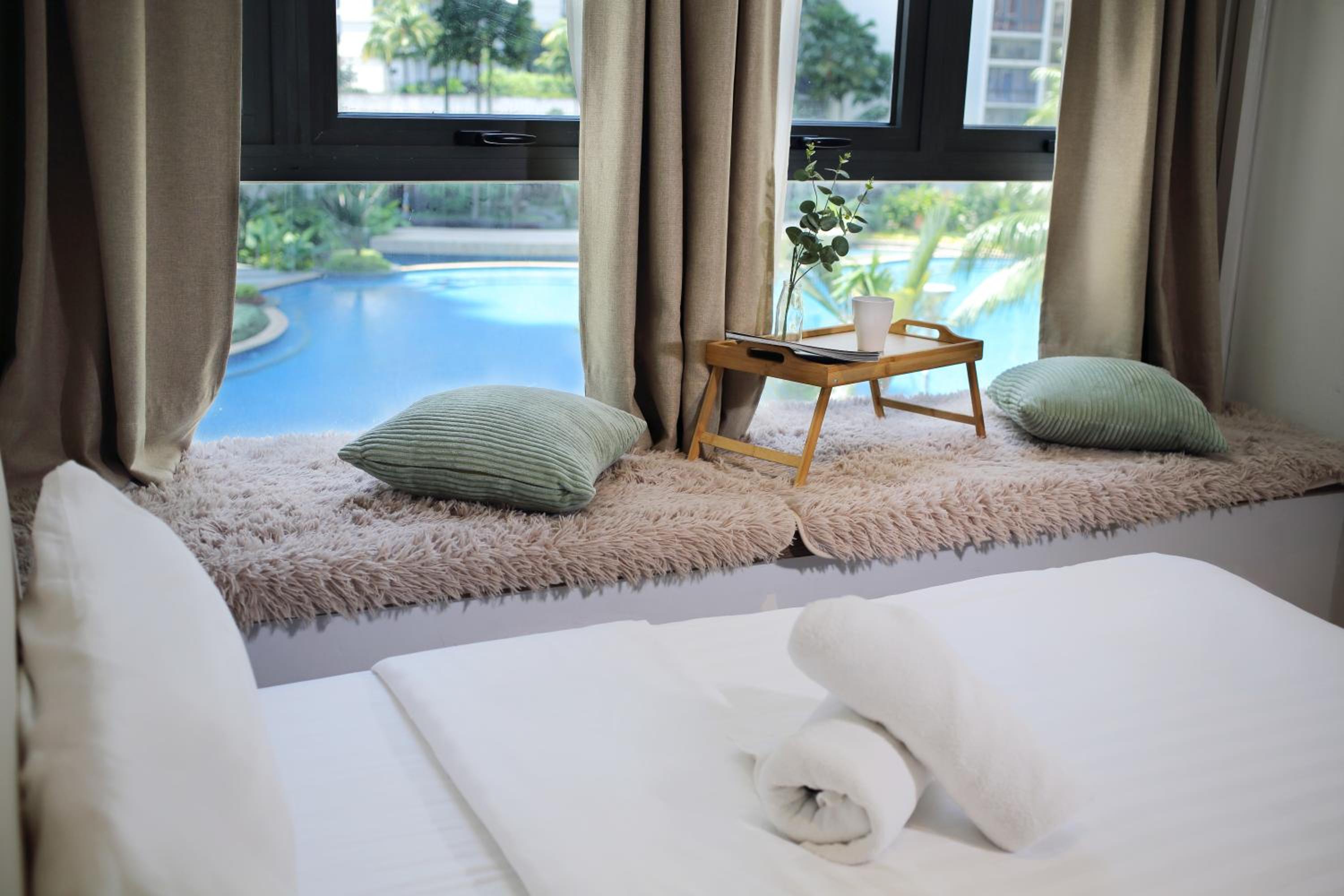 Kid-Loving Poolside Haven - 2BR - Netflix - Games