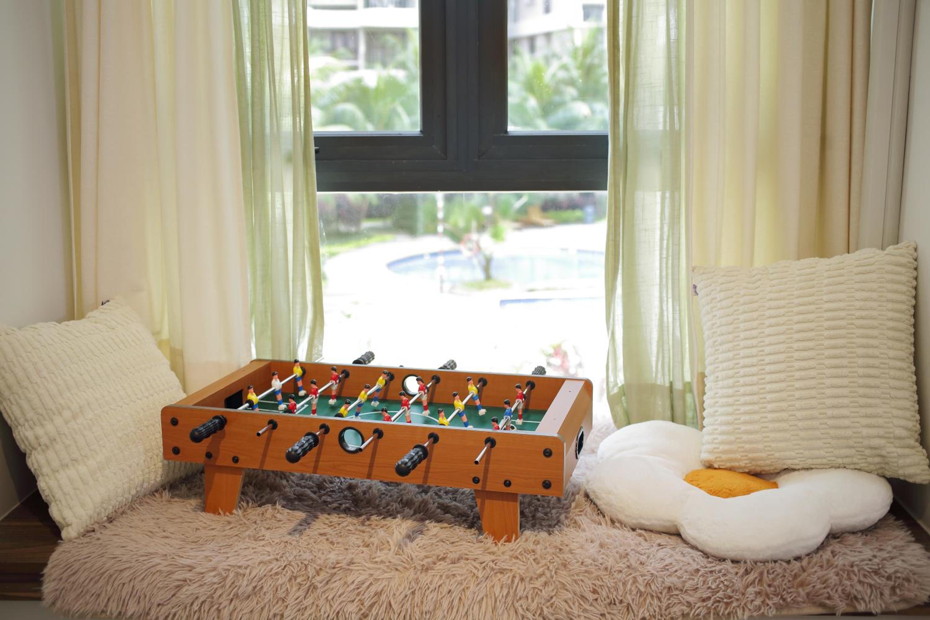 Kid-Loving Poolside Haven - 2BR - Netflix - Games