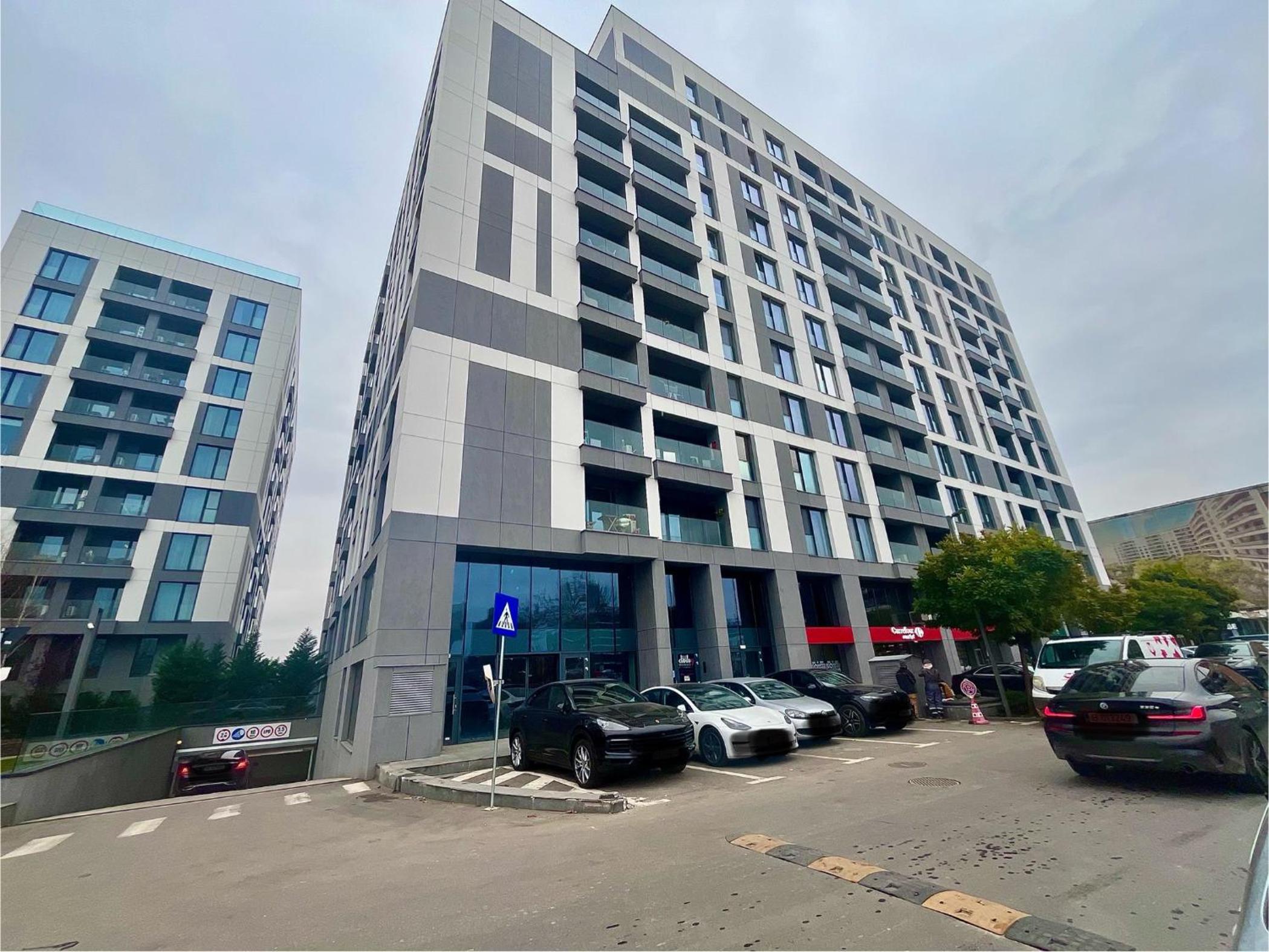 FLH Golden Elegance - Balcony, Garage & King Bed close to Therme and Airport