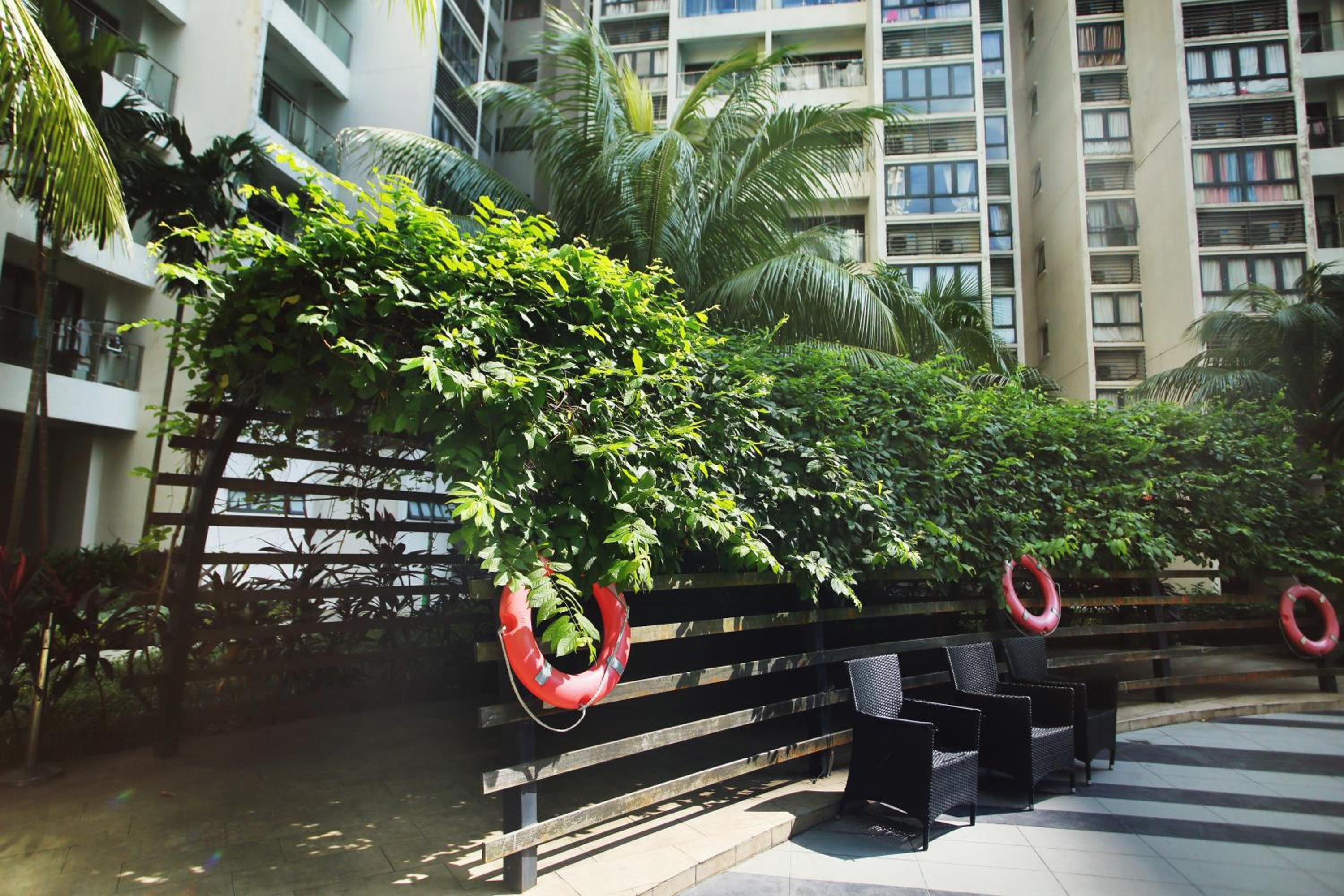 Kid-Loving Poolside Haven - 2BR - Netflix - Games