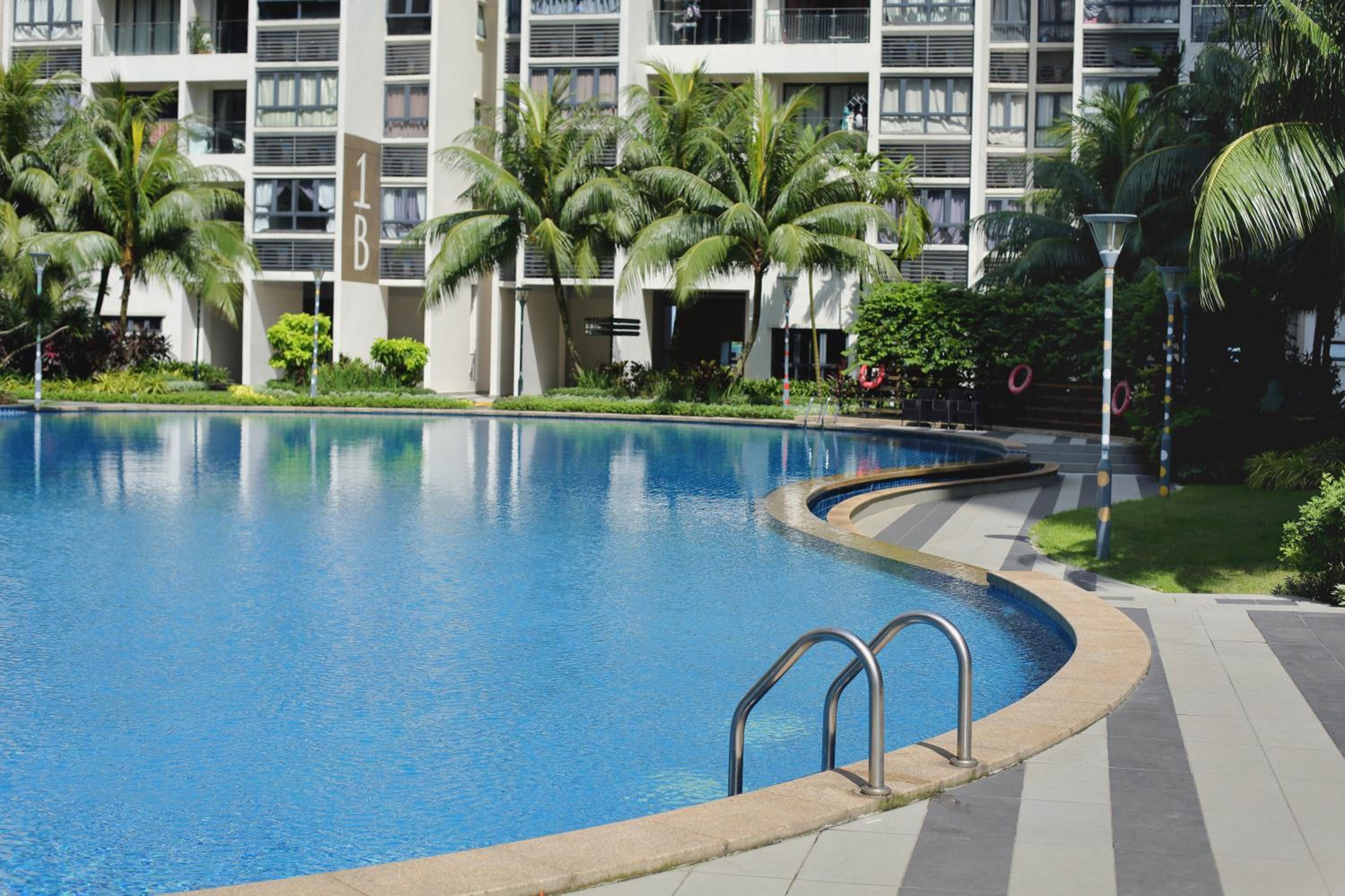 Kid-Loving Poolside Haven - 2BR - Netflix - Games