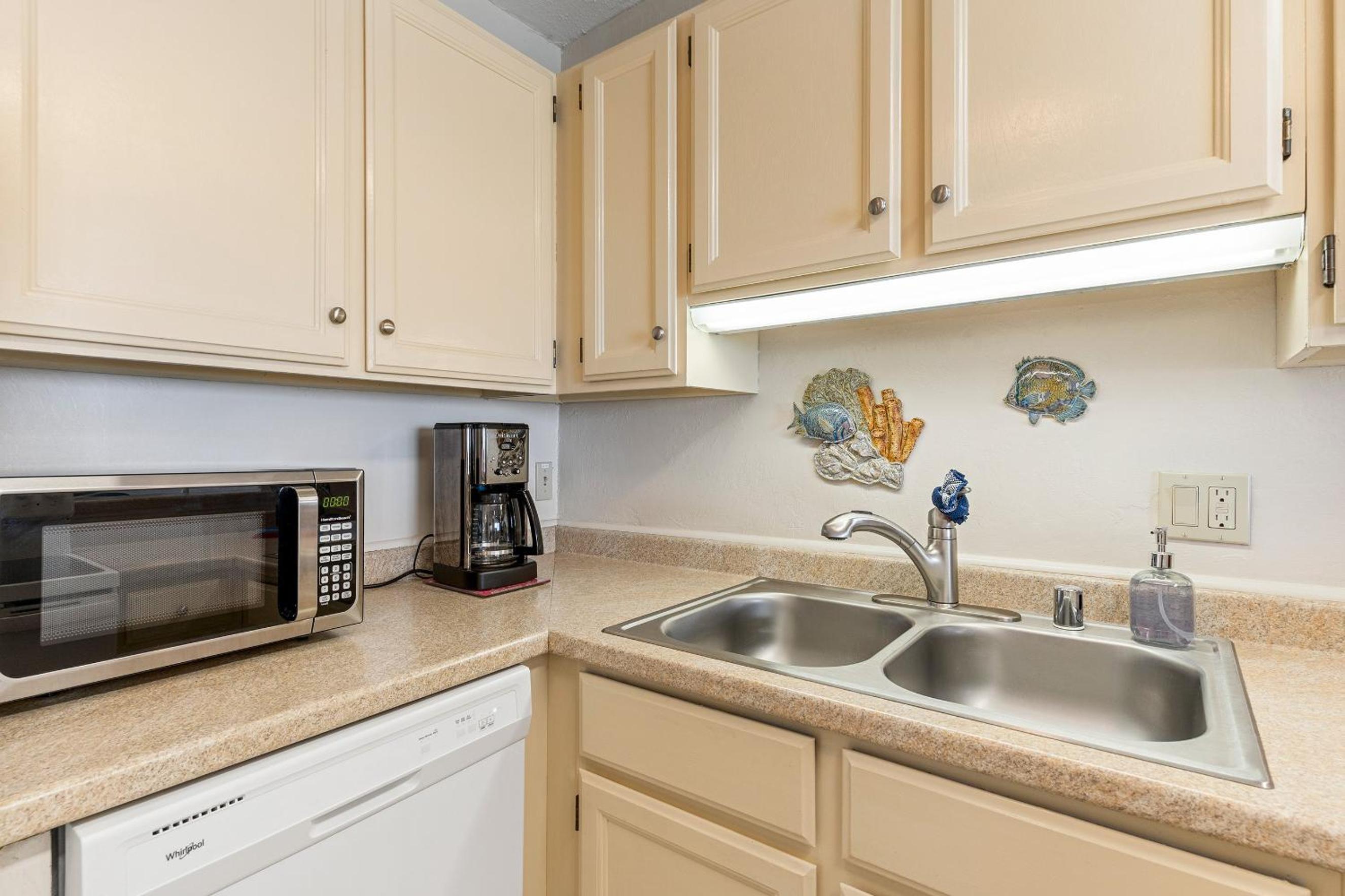 Shores of Maui 215 - Dramatic Ocean Views, Steps to the Beach, Renovated, AC!