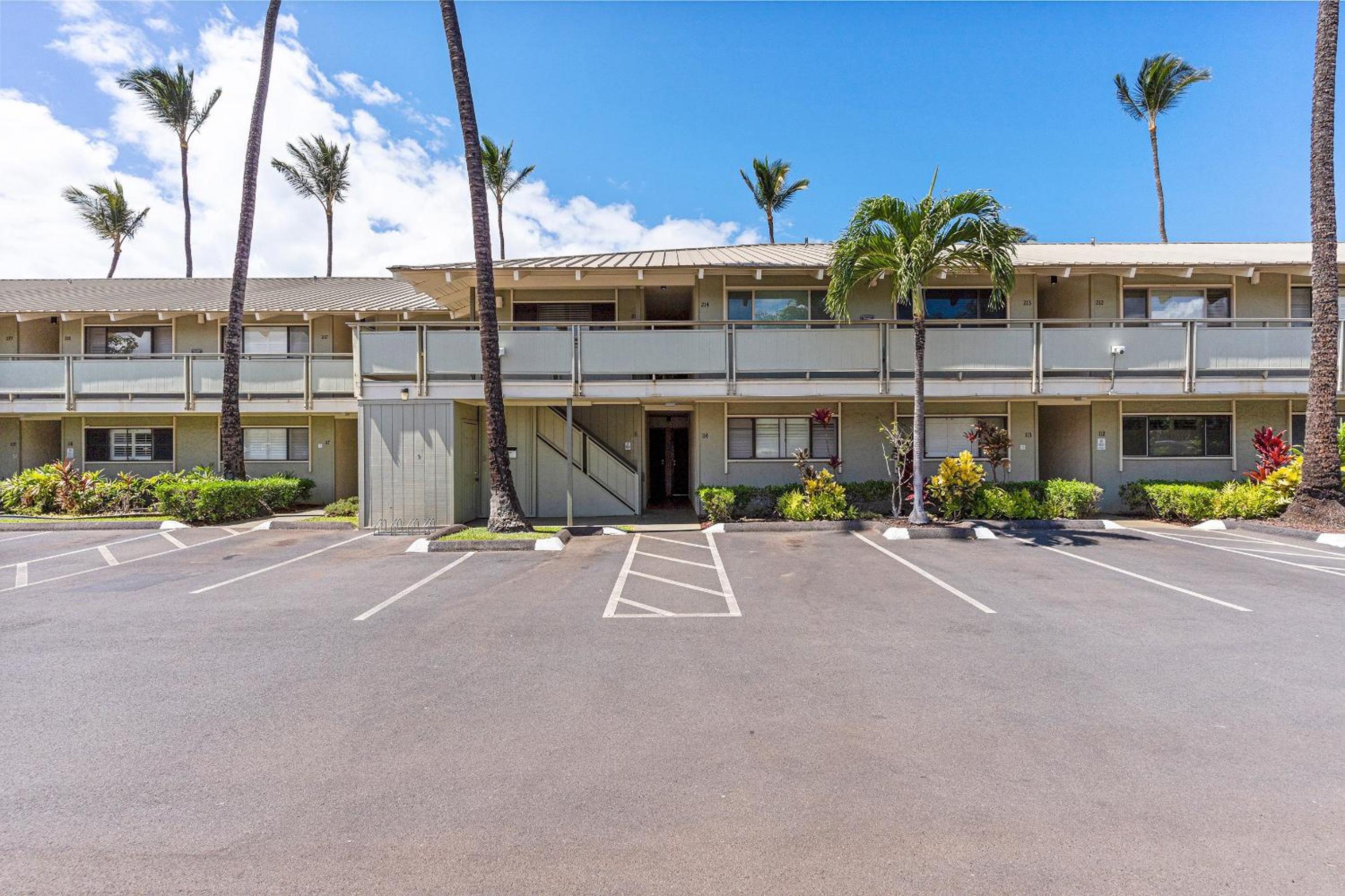 Shores of Maui 215 - Dramatic Ocean Views, Steps to the Beach, Renovated, AC!
