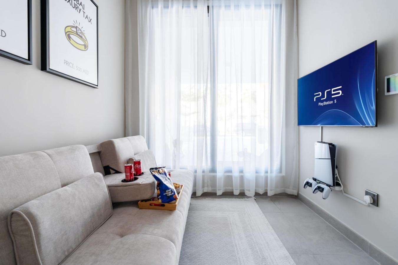 New Family Villa with PS5, Garden and Playroom